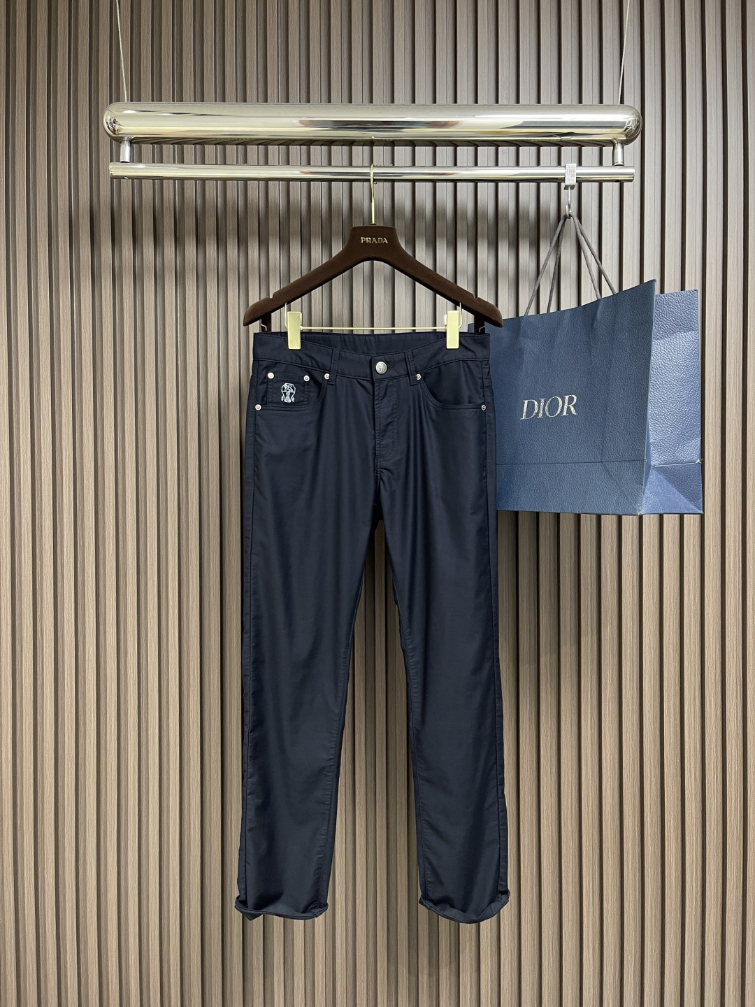 NO:127764,BC brunello cucineli brunello.  Cucinelli New casual pants, customized fabric, breathable and comfortable, impeccable details, brand element design concept, reflecting high quality. The feel is delicate and soft!  It is casually cut, with a great upper body style!  Size 30-38 35 None 37, brunello cucinelli,alexander wang19860909BC brunello cucineli 布鲁内洛．库奇内利 新款休闲裤,定制面料 透气舒适度高,细节无可挑剔,品牌元素设计理念,体现高品质.手感细腻柔软！呈现休闲裁剪,上身版型超赞！尺码30-38 有35 无37,,brunello cucinelli,alexander wang,Men's clothing