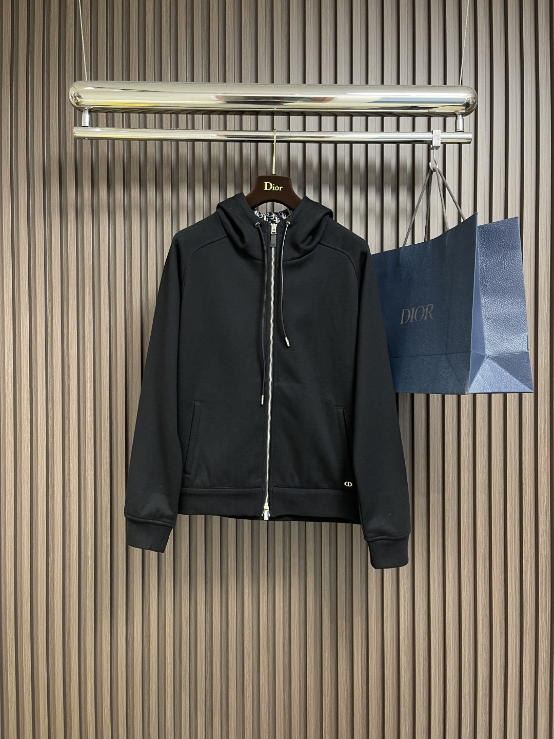 NO:130370,Jacket P Dior jacquard cashmere hooded sweatshirt and pants set, which uses custom cashmere blended fabric, imported high-density Tencel Galaiser knitted fabric, double-sided knitted design, which feels extremely skin-friendly and comfortable. It is very delicate to touch, the fabric has a certain stiffness, is silky and breathable, and is very comfortable, integrating functional elements, more suitable for sports and casual wear, 3D irregular tailoring is more in line with ergonomics, as well as a fully imported machine integrated pocket car line, customized auxiliary materials, complete three standards, the same style for men and women!  Size S-XL, Dior, hoodie, sweatshirts, jackets & coats, hats, alexander wang19860909外套 裤子P Dior 提花羊绒连帽卫衣卫裤套装,采用定制羊绒混纺面料,进口高密度天丝加莱赛尔加针织面料,双面针织设计,手感极为亲肤舒适 摸上去非常的细腻,面料有一定的挺度,丝滑感透气吸汗同时,非常舒适,融合了机能元素,更适合运动休闲穿着,3d不规则剪裁更符合人体工学,以及全进口机一体口袋车线,定制辅料,三标齐全,男女同款！尺码S-XL,,dior,hoodie,sweatshirts,jackets & coats,hats,alexander wang,Men's clothing