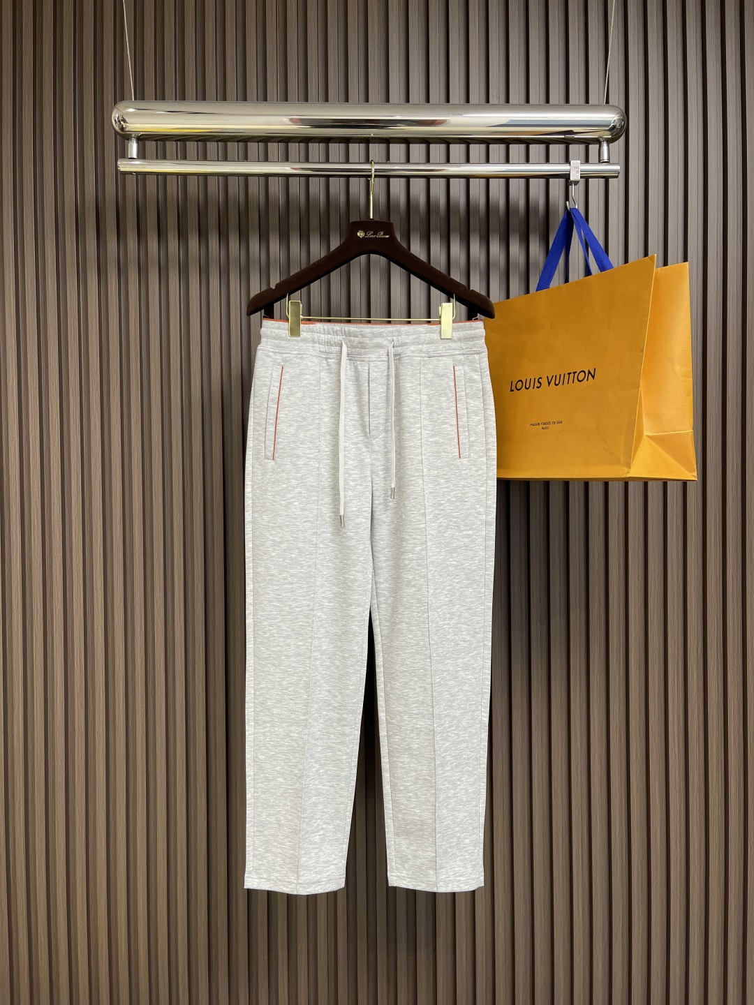 NO:130378,LP Loropiana ss early spring new casual pants, customized original fabric, high-quality custom hardware accessories, special touch, super texture, comfortable, soft and breathable, casual and loose style, the first choice for essential items. Size M-3XL,,loro pigana,loro pigana,alexander wang19860909LP Loropiana ss早春新款休闲裤,定制原版面料 高品质定制五金配件 皮肤特别手感、超级质感舒适柔软透气 休闲宽松版型 必备单品首选.尺码M-3XL,,loro piana,loro piana,alexander wang,Men's clothing