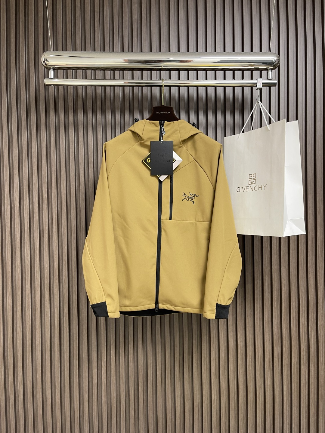 NO:134290,Arcteryx 2025SS early spring new jacket jacket, fashionable and handsome, simple and versatile, exquisite pattern logo on the chest, customized original fabric, not only crisp, maintains a fashionable silhouette, and wears comfortably. Size M-3XL, arc'teryx, jackets & coats, jackets & coats, alexander wang19860909Arcteryx 始祖鸟 2025SS早春新款夹克外套,时尚帅气,简约百搭款,胸前精致图案logo,定制原版面料,不仅挺括,保持潮流的廓形,穿着舒适.尺码M-3XL,arc'teryx,jackets & coats,jackets & coats,alexander wang,Men's clothing