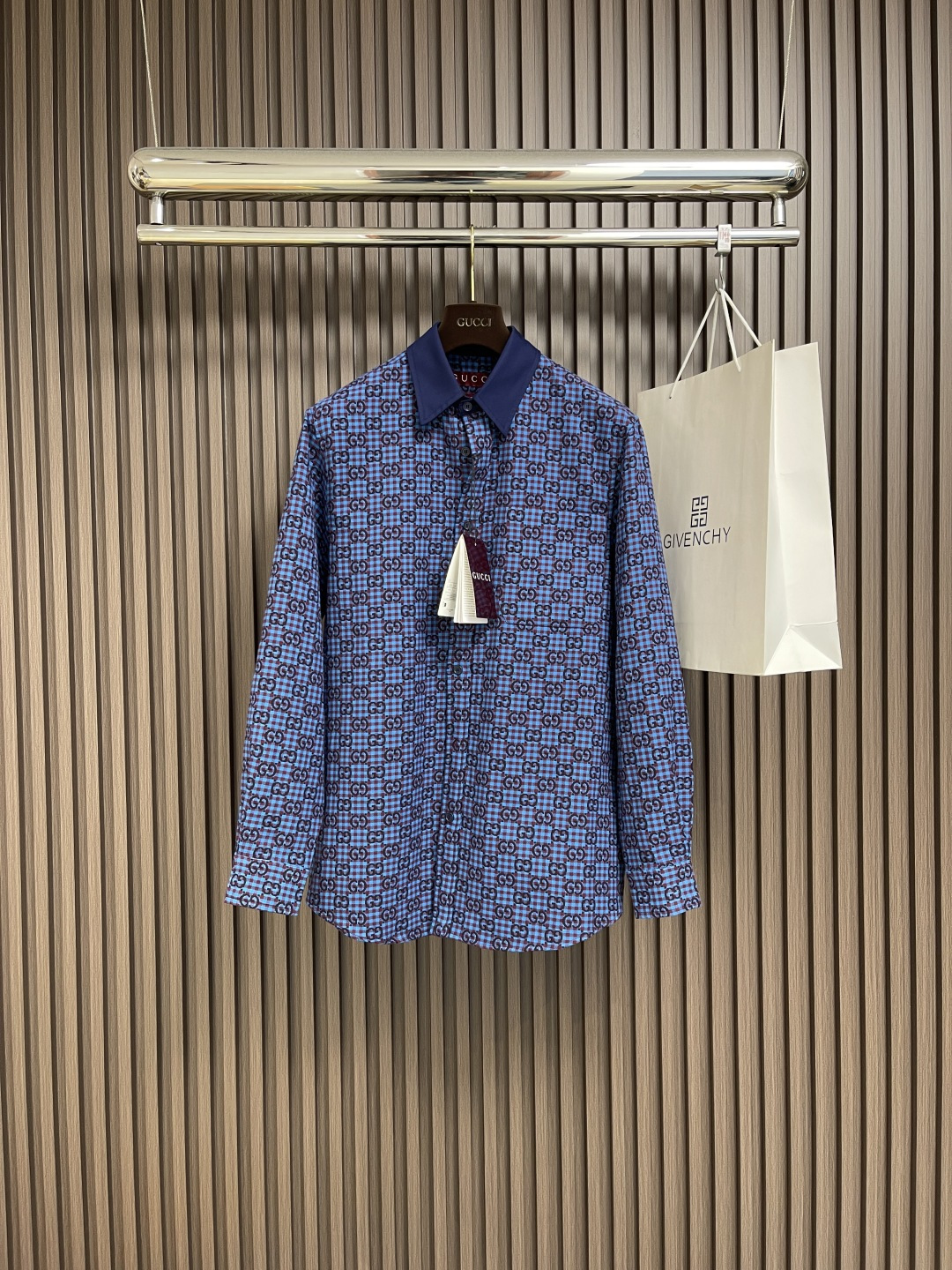 NO:134292,GUCCI 2025ss new loose-fitting long-sleeved shirt, made of gg vichy cotton-wool blend jacquard fabric, paired with mother-of-pearl buttons of the same color, making it more refined. Size S-XL, gucci,shirts,alexander wang19860909GUCCI 2025ss新款宽松版型长袖衬衫,采用gg vichy棉毛混纺提花面料打造,搭配同色系珍珠母贝纽扣,更显精致格调.尺码S-XL,,gucci,shirts,alexander wang,Men's clothing