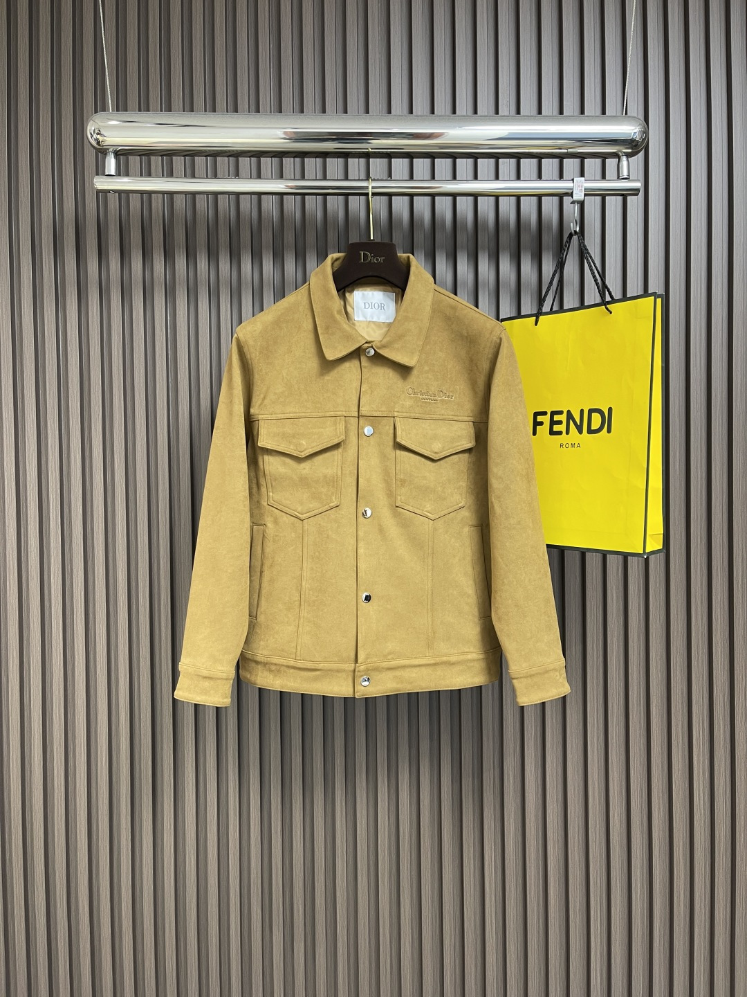 NO:132976,Dior SS early spring new suede jacket, uses customized suede fabric, custom letter webbing, and small brand logo with hem pocket. It can be matched with the bottoms of the same season to create a fashionable look, and control various occasions. Customized auxiliary materials, complete three standards, the same style as men and women!  Size M-XXL,,dior,jackets & coats,jackets & coats,chamois leather,alexander wang19860909Dior SS早春新款麂皮夹克外套,采用定制麂皮面料,门襟定制字母织带,下摆口袋品牌小徽标,能与同季下装搭配营造时尚造型,驾驭各种场合,定制辅料,三标齐全,男女同款！尺码M-XXL,,dior,jackets & coats,jackets & coats,chamois leather,alexander wang,Men's clothing