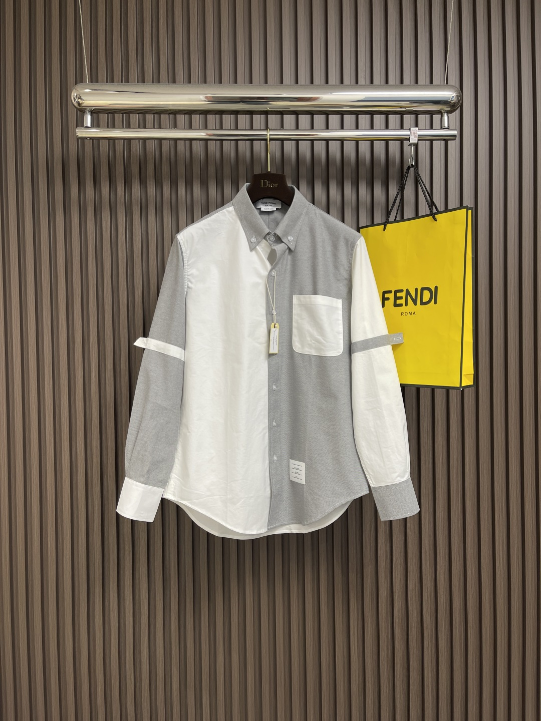 NO:134312,TB 2025s full-quality contrasting color men's long-sleeved shirt, long-green basic style, uses customer-supplied cotton fabric, making you feel comfortable and at ease regardless of the style and workmanship!  It has a strong skin-friendly feeling, and every second I wear it on my body is enjoyment!  Size 1-2-3-4,,shirts,alexander wang19860909TB 2025s全品相撞色男士长袖衬衫,长青基础款 采用客供棉质面料,无论版型和做工都让您舒心放心！亲肤感强,穿在身上的每一秒都是享受！尺码1-2-3-4,,shirts,alexander wang,Men's clothing