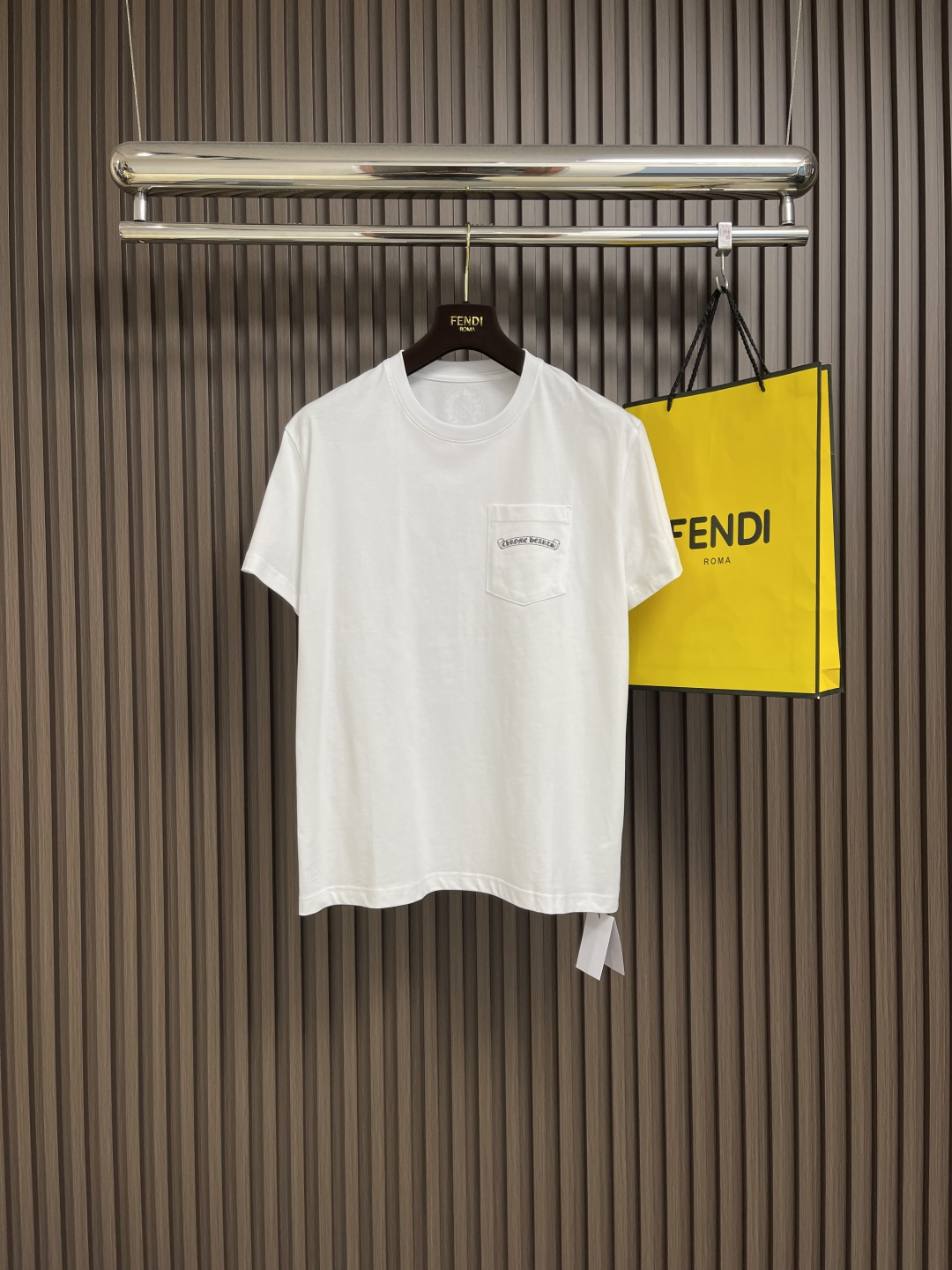 NO:134313,CH Croxin Shadow Cross Short Sleeve T-shirt behind. It uses customized 205g 26s distilled cotton fabric, and the upper body feels comfortable. The fixed weaving and dyeing is consistent with the color. The logo is made of imported silk screen glue printing technology, full of three-dimensionality and perfect details. The complete set of auxiliary materials is independently developed, and every small detail is perfectly presented. Size S-M-L, chrome hearts, T-shirt, tees, t-shirt, alexander wang19860909CH 克罗心 背后暗影十字架短袖t恤.采用定制205g 26s精馏棉面料 上身肤感舒适.定织定染,颜色一致.标识logo采用进口丝网胶浆印花工艺打造,立体感十足 细节完美.全套辅料独立开发,每一个小细节都完美呈现.尺码S-M-L,,chrome hearts,T-shirt,tees，t-shirt,alexander wang,Men's clothing