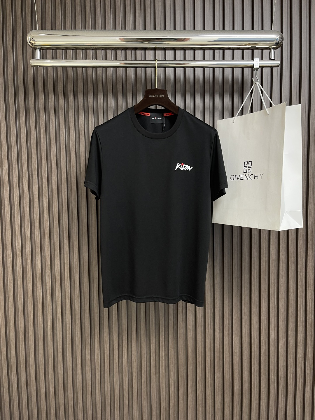 NO:139081,Kiton's chest embroidered logo logo round neck short-sleeved T-shirt was founded in Naples, Italy in 1968. Founder Ciro Paone has an almost crazy persistence in quality. 