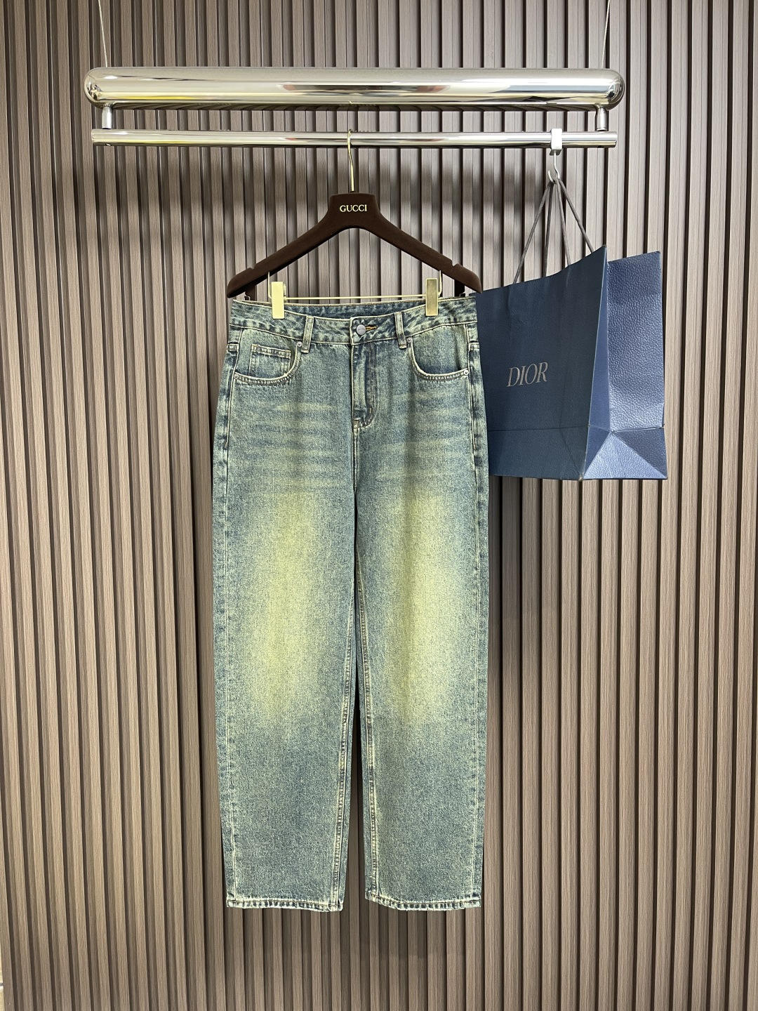 NO:141545,Fendi new jeans, customized imported denim fabric, excellent texture. Classic five-bag design, back bag embroidery logo design, original consistent hardware and accessories, the details are ultimate, and the production is perfect. Size 30-38 No 35 37,,fendi,jeans,alexander wang19860909Fendi 新款牛仔裤,订制进口丹宁布料,质感卓然.经典五袋设计,后袋刺绣 logo标识设计,原厂一致五金辅料,细节做到极致,出品堪称完美.尺码30-38 无35 37,,fendi,jeans,alexander wang,Men's clothing