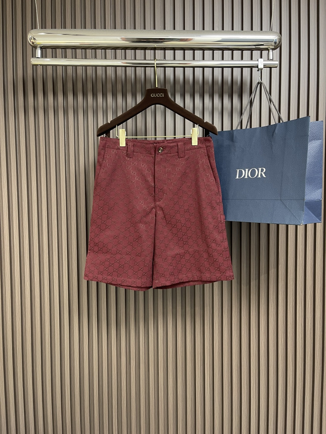 NO:141582,Gucci full-print presbyterian letters denim shorts, classic tailoring style, waist with elastic drawstring design, can be adjusted at will, highlighting the silhouette of the shorts, cleverly hiding the thighs to make it look taller and thinner. The overall line is straight and delicate, the fabric is comfortable and soft, and the color is consistent and no color difference. It can be matched with the same style to create a fashionable look, control various occasions, customize auxiliary materials, complete three standards, the same style for men and women!  Size S-XL, gucci, shorts, alexander wang19860909gucci 满印老花字母牛仔短裤,经典的剪裁版型,腰部采用松紧抽绳设计,可随意调节松紧,更加凸显出短裤的廓形版,巧妙的藏住大腿到达显高显瘦的效果.整体走线平直细腻,面料舒适柔软,颜色一致无色差 能与同款搭配营造时尚造型,驾驭各种场合,定制辅料,三标齐全,男女同款！尺码S-XL,,gucci,shorts,alexander wang,Men's clothing