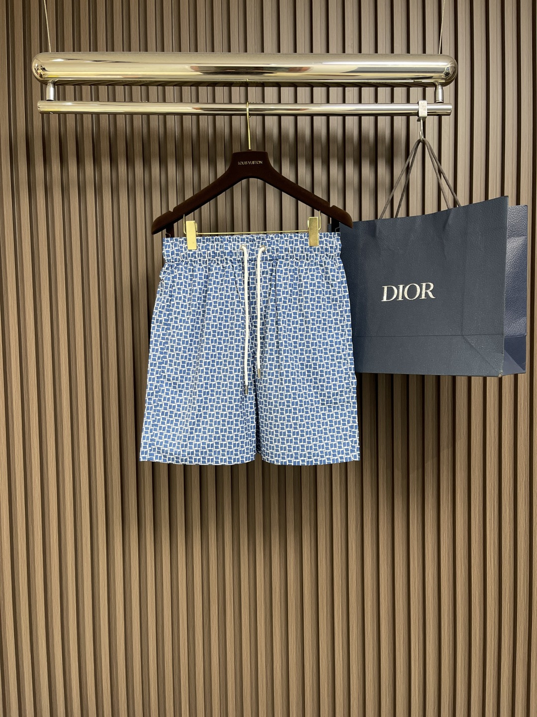 NO:141570,Hermes 2025ss Spring and Summer New Casual Shorts Beach Pants This model uses letter h-cycle graphics to present the design. The overall highlights are very highlighted. Elastic waist, outer drawstring, insert bags on both sides, hardware and accessories in full quality, fabric technology polyester fiber material, flat surface, dry and stylish upper body, full quality order product!  Size M-3XL, hermes, shorts, alexander wang19860909hermes 2025ss春夏新款休闲短裤沙滩裤 这款采用字母h循环图形来呈现设计 整体很显亮点 松紧腰 外抽绳 两侧插袋,五金辅料全品相,面料科技聚酯纤维料,表面平整,上身干爽有型,全品相订单品！尺码M-3XL,,hermes,shorts,alexander wang,Men's clothing