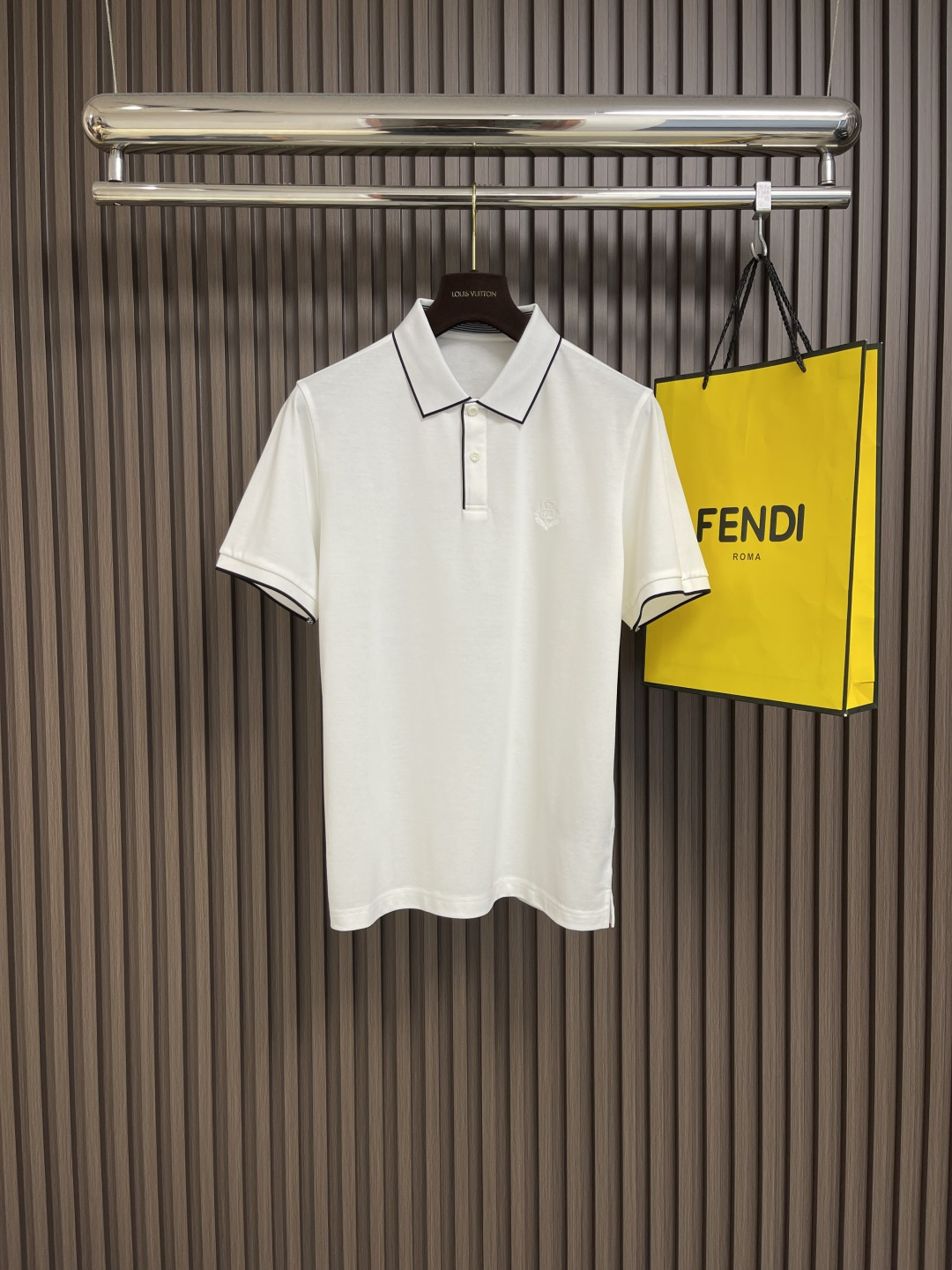 NO:141577,LP Loropiana 2025SS summer latest product lapel short-sleeved POLO, imported original fabric, simple and easy to match, a must-have for trendy men, top-grade embroidery craft letter pattern logo, extremely high-end, handsome and stylish upper body. Size M-3XL, loro piana, loro piana, T-shirt, alexander wang19860909LP Loropiana 2025SS夏季最新品翻领短袖POLO,进口原版面料,净版简约易搭配,潮流男士必备,顶级刺绣工艺字母图案logo,档次极高,上身帅气有型.尺码M-3XL,,loro piana,loro piana,T-shirt,alexander wang,Men's clothing