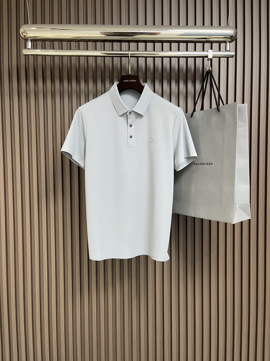 NO:141572,LP Loropiana 2025SS summer new product lapel short-sleeved POLO, imported original fabric, simple and easy to match, a must-have for trendy men, top-grade imprinting craft letter pattern logo, extremely high-end, handsome and stylish upper body. Size M-3XL, loro piana, loro piana, T-shirt, alexander wang19860909LP Loropiana 2025SS夏季新品翻领短袖POLO,进口原版面料,净版简约易搭配,潮流男士必备,顶级压印工艺字母图案logo,档次极高,上身帅气有型.尺码M-3XL,,loro piana,loro piana,T-shirt,alexander wang,Men's clothing