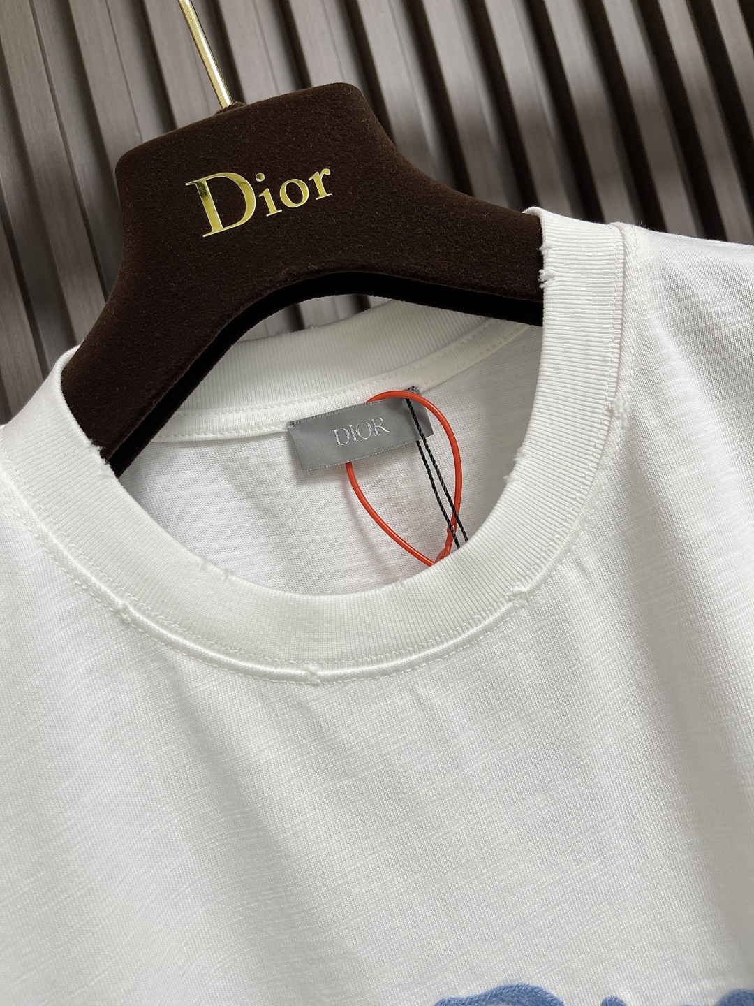 🛒🛒Dior 朋友字母刺绣短袖T恤，采用纯棉12s精棉平纹，310g；搭配21支双纱螺纹，420g。通过
