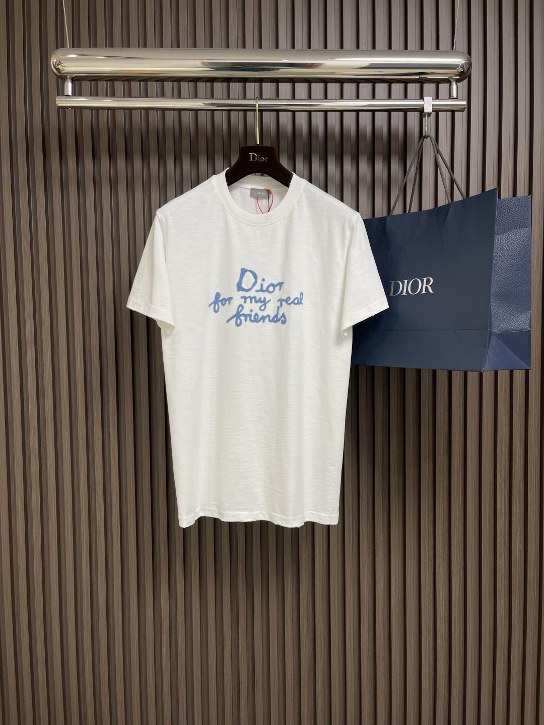 🛒🛒Dior 朋友字母刺绣短袖T恤，采用纯棉12s精棉平纹，310g；搭配21支双纱螺纹，420g。通过