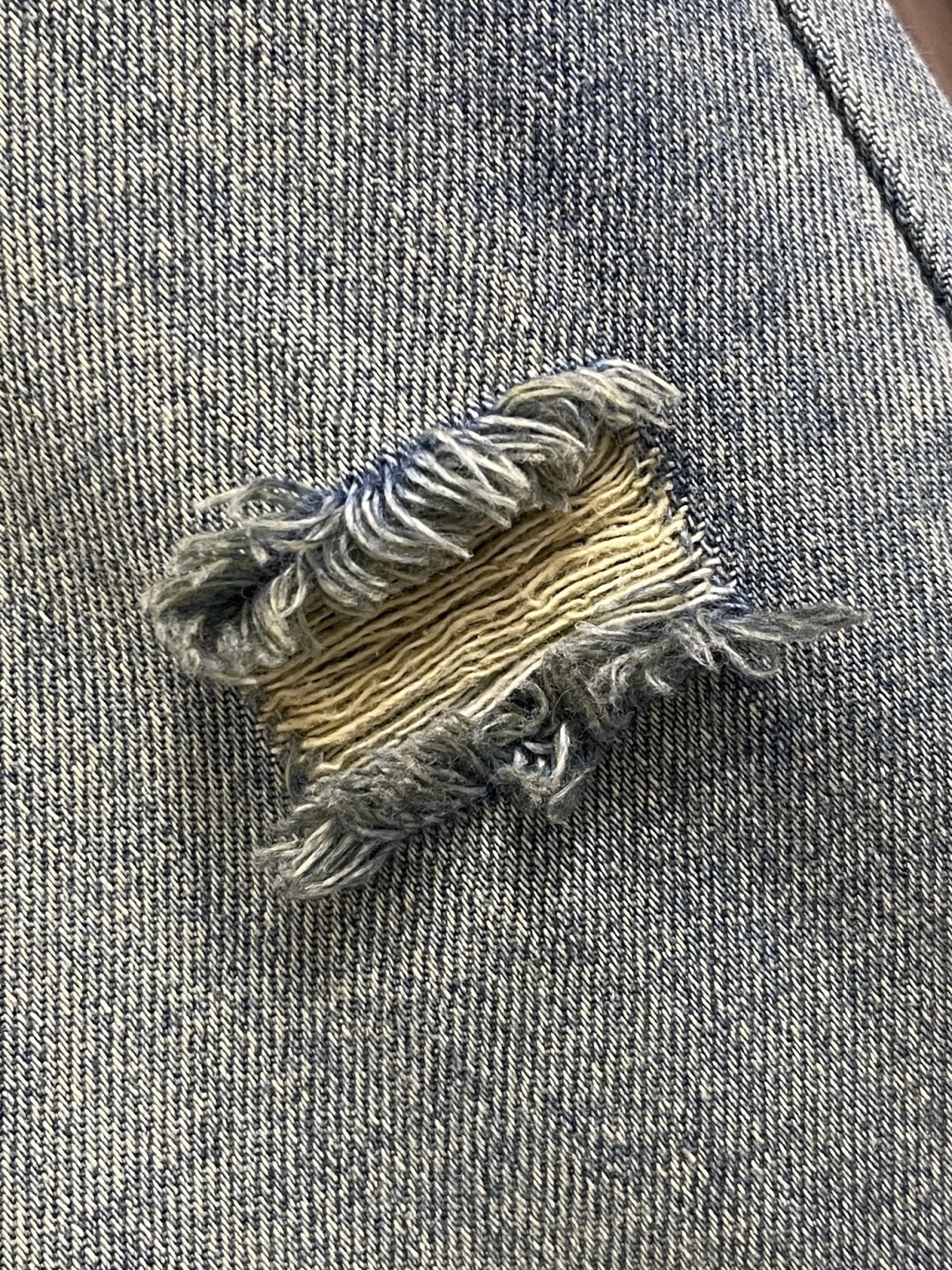 🛒🛒BV 高盎司做旧洗水破坏蓝色牛仔裤,高阶玩家玩品味的买手必入!!高盎司洗水破坏裤 面料市面绝无现货