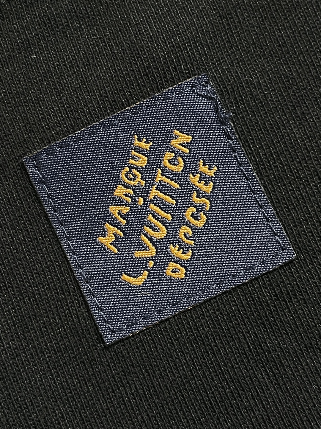 🛒🛒LV  monogram 花卉3d 渐变印花t 恤 本款t恤为胸前融入明丽3d打印monogram 
