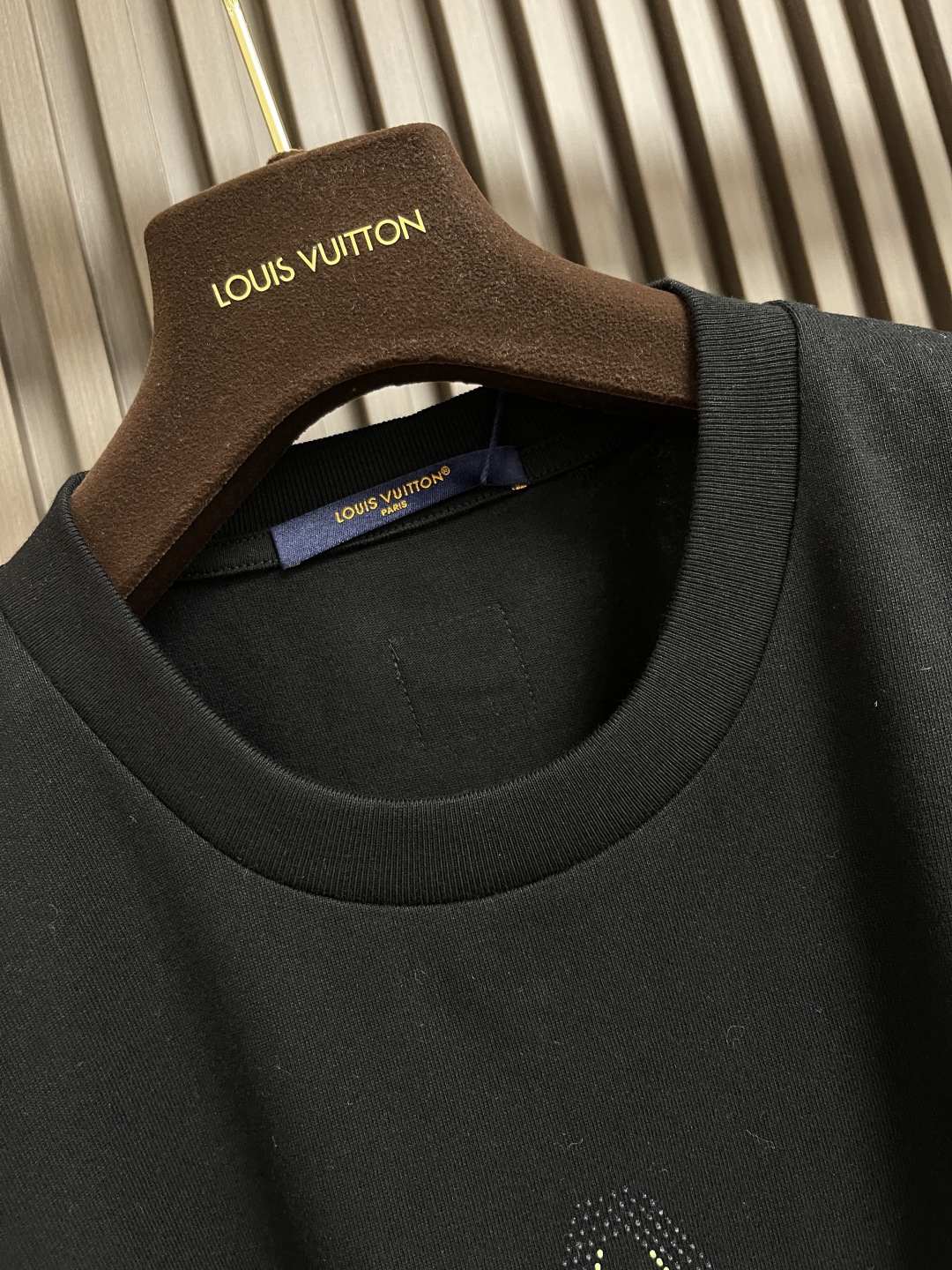 🛒🛒LV  monogram 花卉3d 渐变印花t 恤 本款t恤为胸前融入明丽3d打印monogram 
