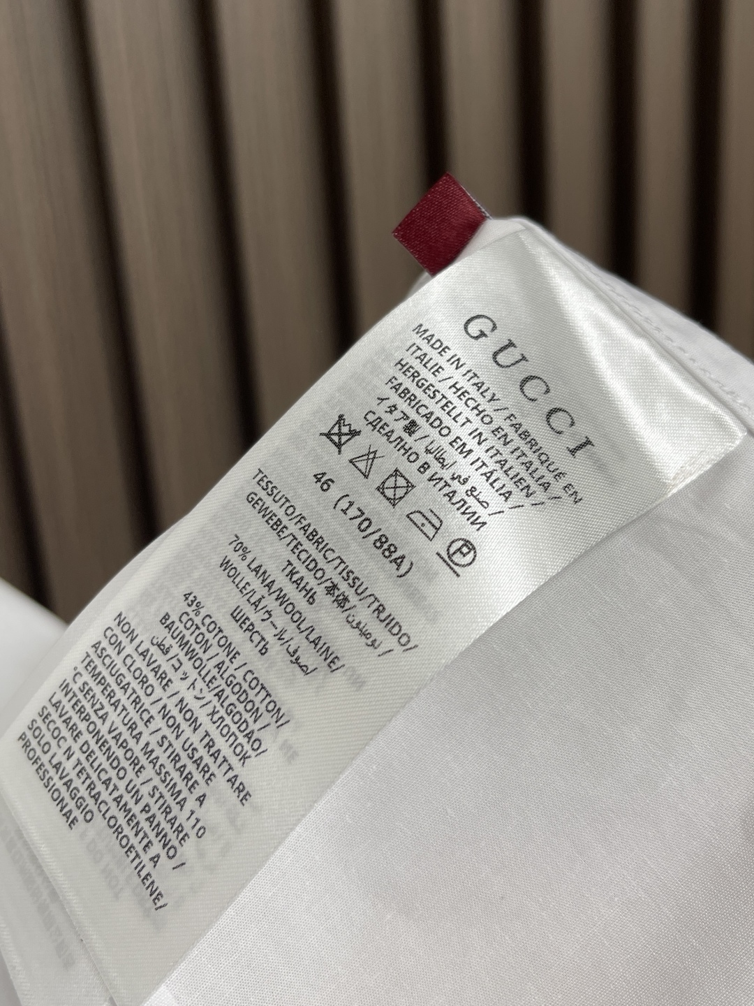 🛒🛒GUCCI 2025ss新款长袖白衬衫，胸口带有口袋 后背有品牌盾牌刺绣，简约设计款不可或缺款式，立