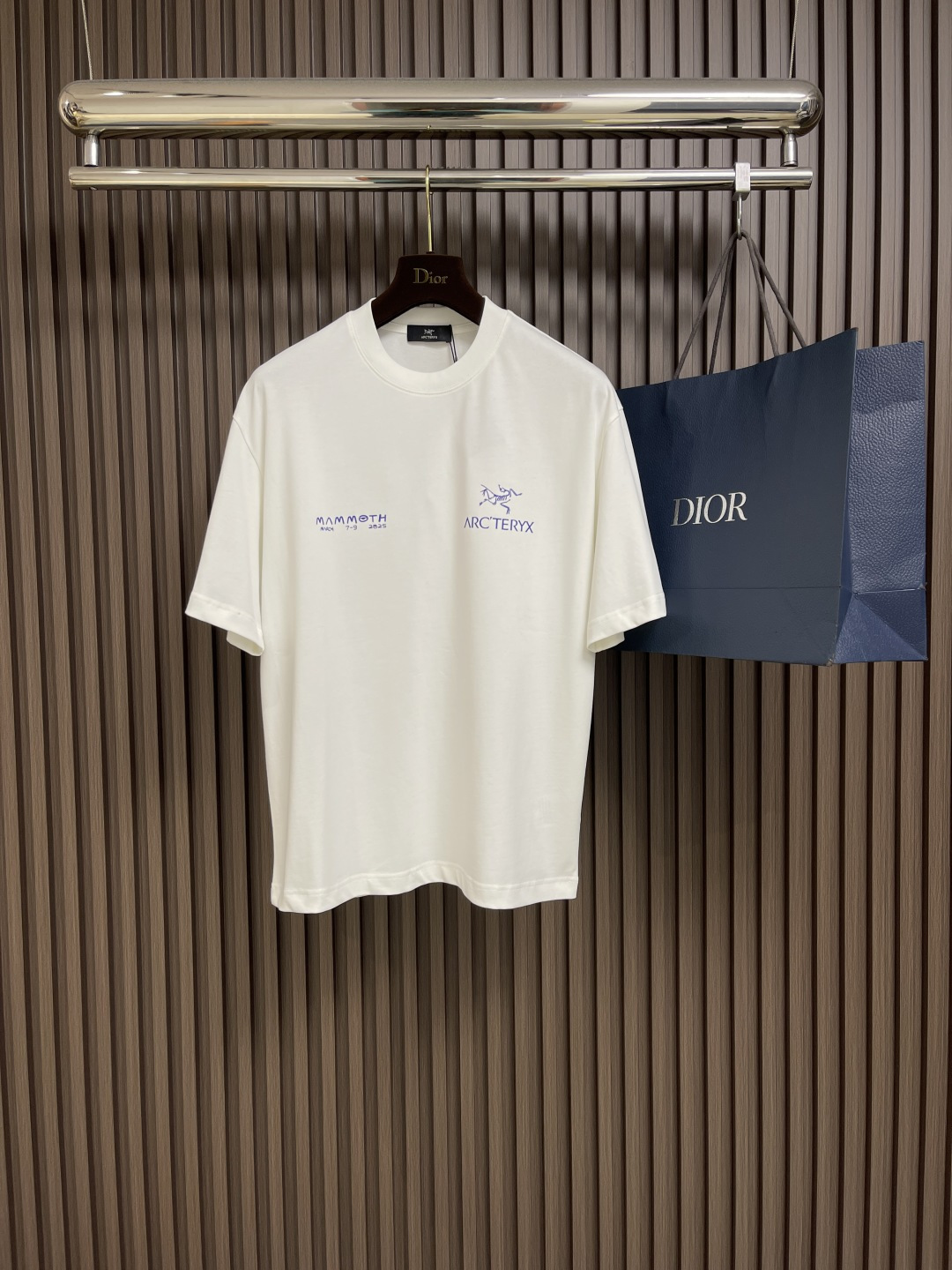 NO:141568,arcteryx 2025SS new men's outdoor sports short-sleeved T-shirt imported fabric feels super soft and delicate, skin-friendly and comfortable to wear. High-end boutique OEM factory is very good for fine workmanship. Men's essential items are complete with three standards. Sizes M-XXL, arc'teryx, T-shirt,tees, t-shirt,alexander wang19860909arcteryx 始祖鸟2025SS新款男士户外运动短袖T恤 进口面料手感超柔软细腻 穿着亲肤舒适 高端精品代工厂精做工上身非常赞 男士必备单品 三标齐全.尺码M-XXL,arc'teryx,T-shirt,tees，t-shirt,alexander wang,Men's clothing