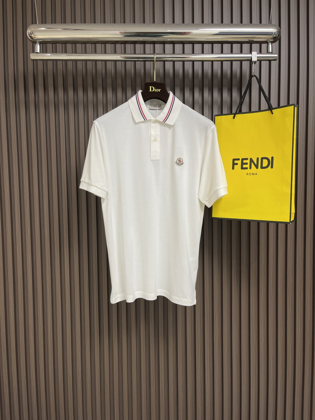 NO:141583,Moncler classic short-sleeved POLO, which lasts for a century. The collar is patchwork, echoing the design elements. Simple and fashionable sports outdoor. This shirt is made of transparent cotton beaded fabric. It is a classic men's single product. The short-sleeved design is decorated with logo embroidery and a classic reproduction. Size M-XXL, christian louboutin, T-shirt, alexander wang19860909moncler 经典款短袖POLO, 百年不衰 领口拼接色 呼应设计元素 简约而时尚运动户外 这款衫采用通透棉质珠地面料制成,是经典的男士单品.短袖设计,饰以标识刺绣,经典再现.尺码M-XXL,,christian louboutin,T-shirt,alexander wang,Men's clothing