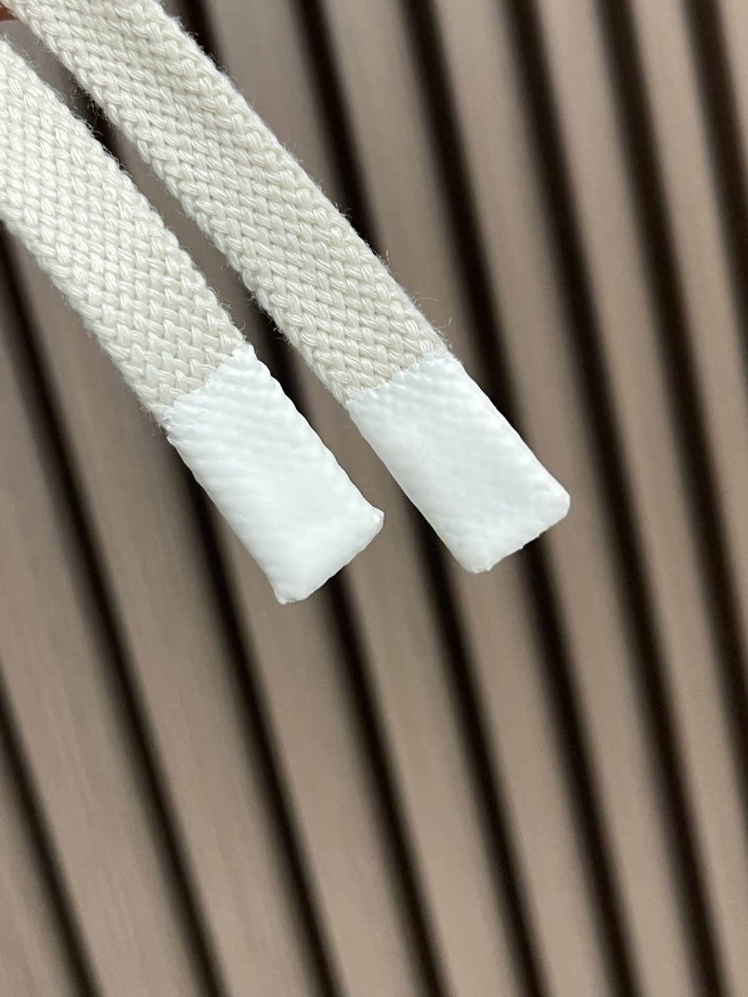🛒🛒BV 蓝灰色抽绳松紧腰直筒休闲裤,蓝灰色休闲裤,以简约设计勾勒时尚轮廓。经典蓝灰色调,百搭而不失深邃