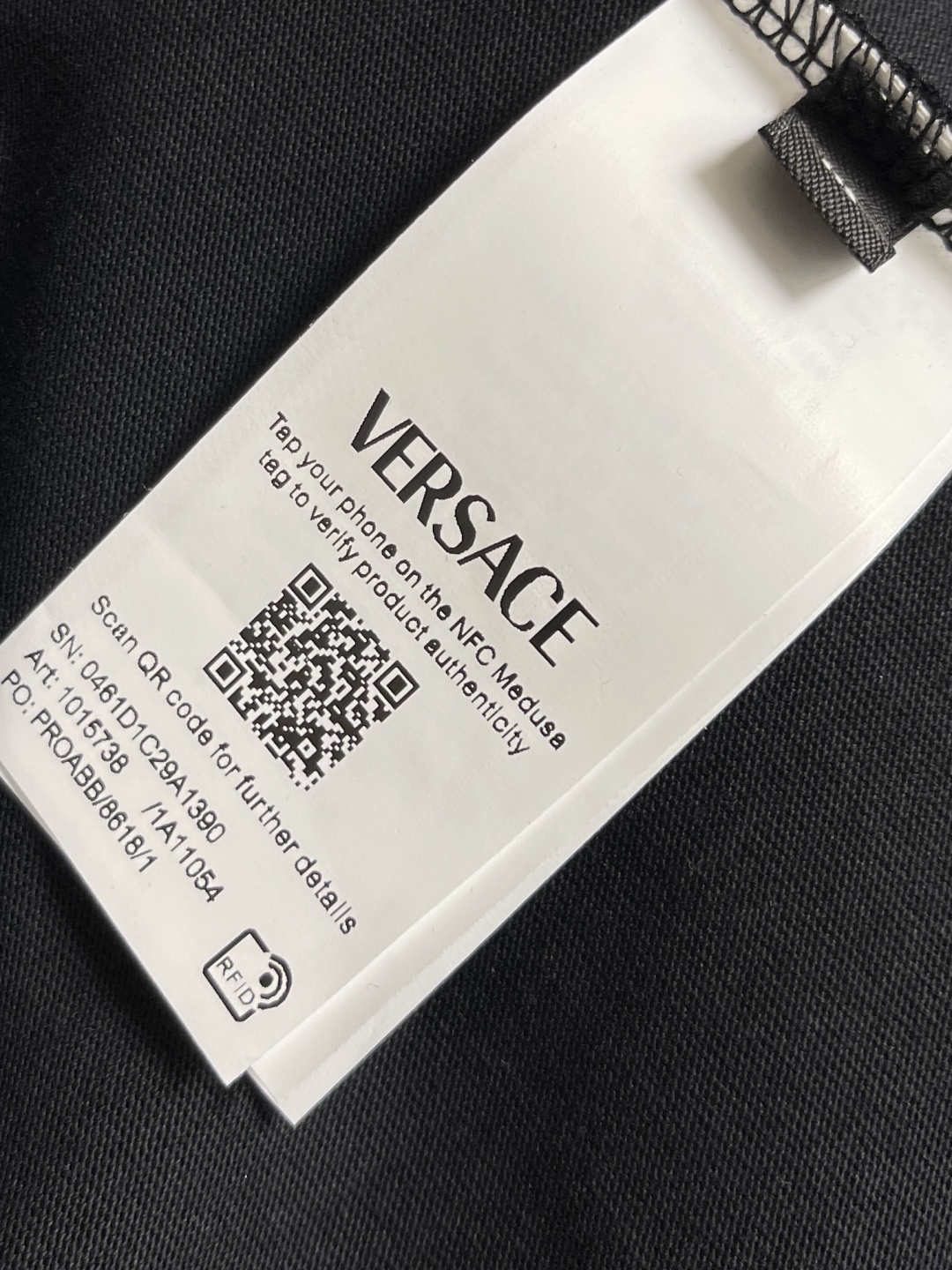 🛒🛒versace 徽章刺绣短袖T恤,定制澜夜丝光棉 富有光泽 舒适贴肤 标志性徽章刺绣点缀正面 希腊神