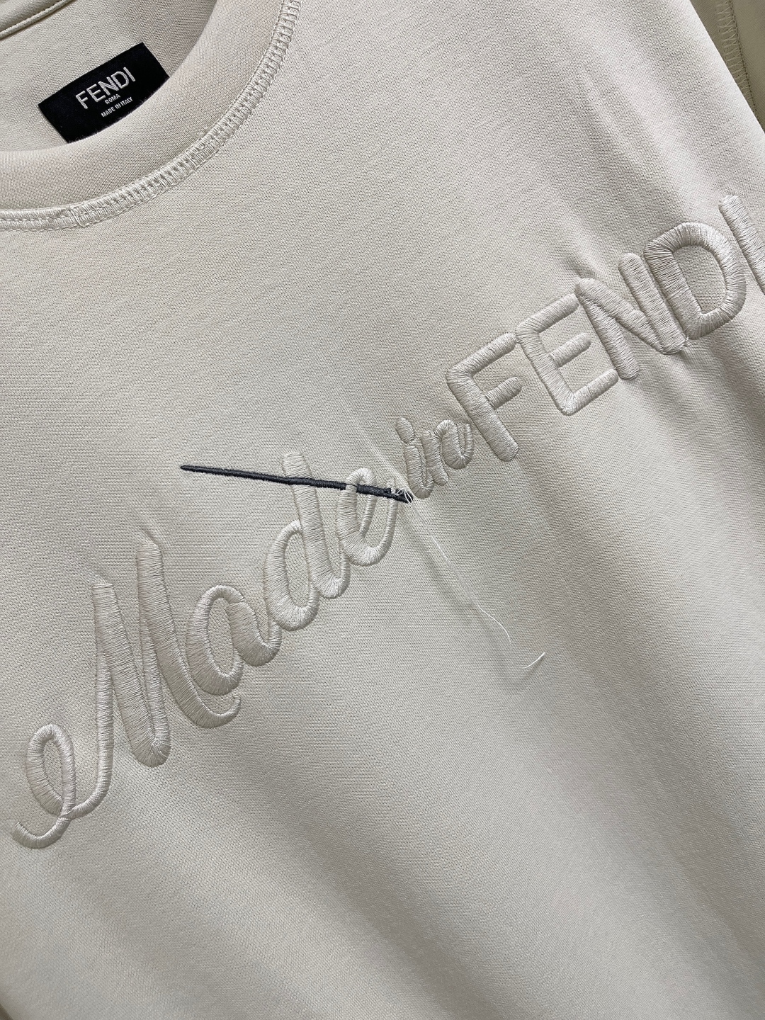 🛒🛒fendi 立体3d刺绣短袖T恤，采用320克精梳空气层双面面料 正面呈现同色3d效果 胸前采用进口