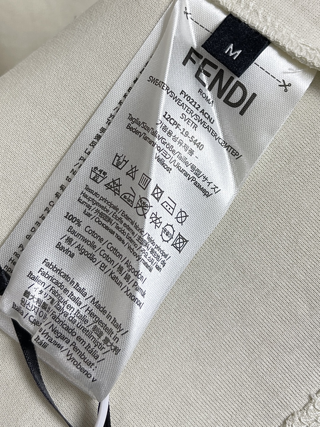 🛒🛒fendi 立体3d刺绣短袖T恤，采用320克精梳空气层双面面料 正面呈现同色3d效果 胸前采用进口