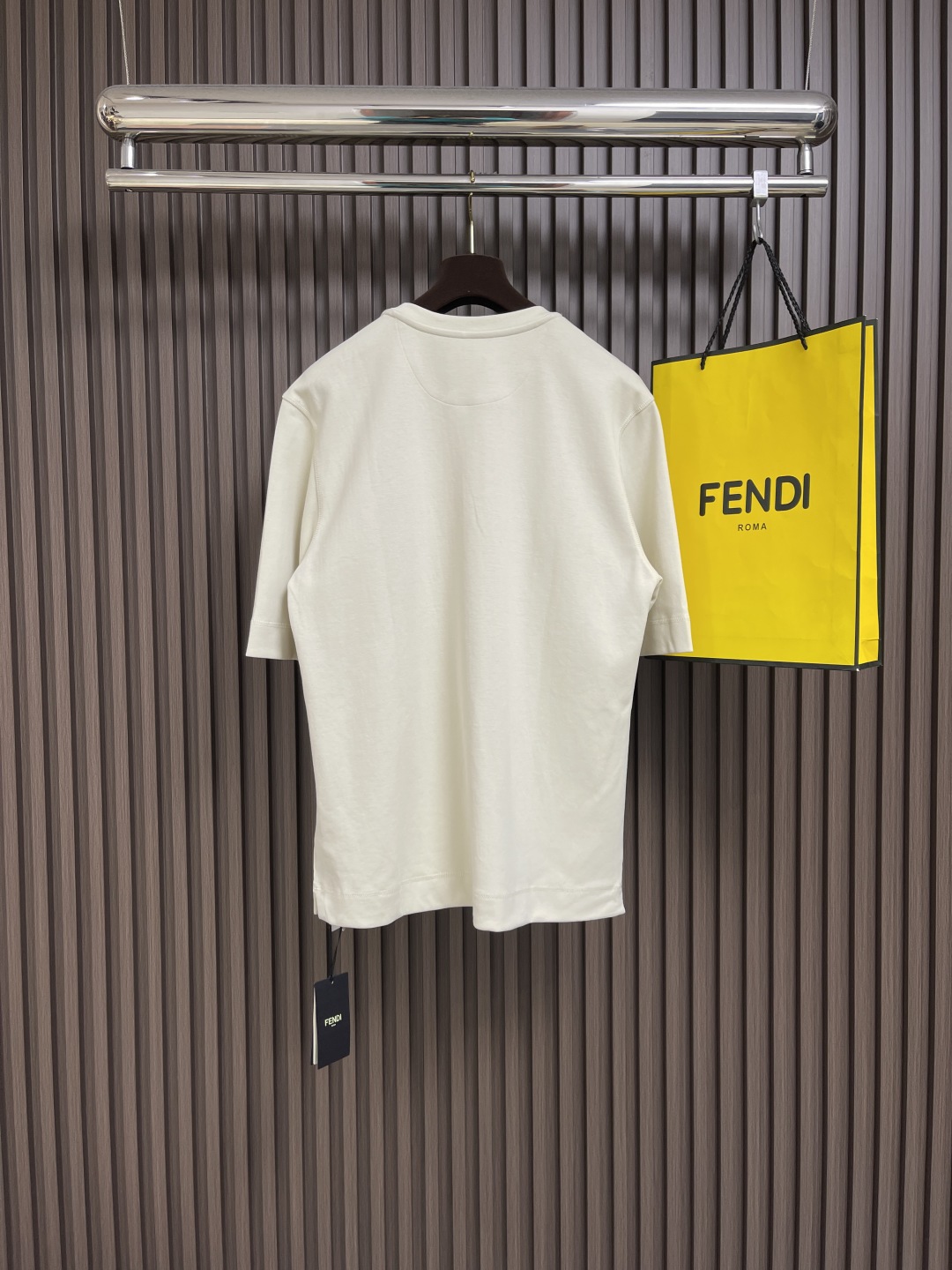 🛒🛒fendi 立体3d刺绣短袖T恤，采用320克精梳空气层双面面料 正面呈现同色3d效果 胸前采用进口