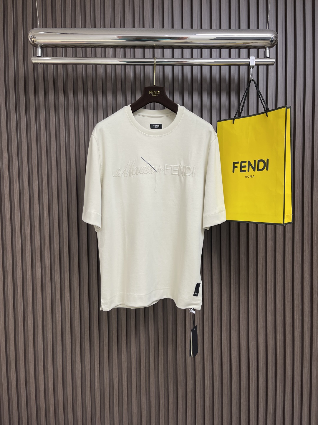 🛒🛒fendi 立体3d刺绣短袖T恤，采用320克精梳空气层双面面料 正面呈现同色3d效果 胸前采用进口