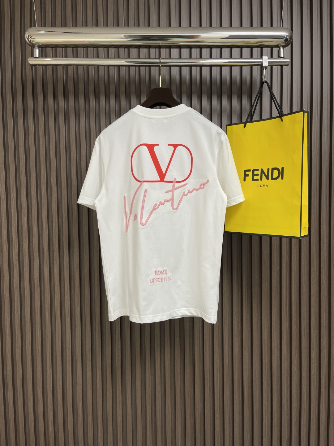🛒🛒valentino 华伦天奴2025SS早春新款短袖圆领T恤，380高克重圆领设计经典简约，短袖剪裁