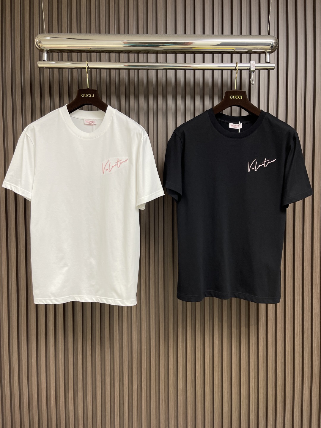 🛒🛒valentino 华伦天奴2025SS早春新款短袖圆领T恤，380高克重圆领设计经典简约，短袖剪裁