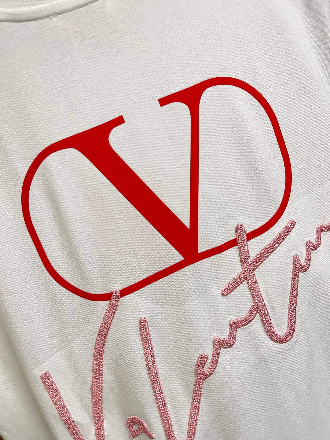 🛒🛒valentino 华伦天奴2025SS早春新款短袖圆领T恤，380高克重圆领设计经典简约，短袖剪裁