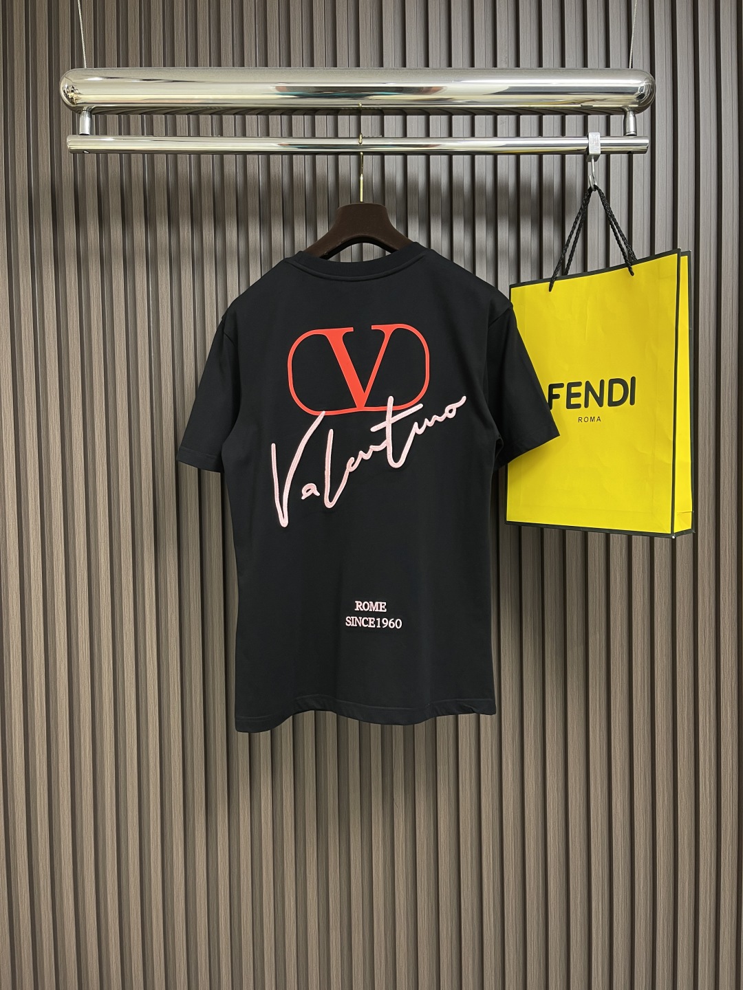 🛒🛒valentino 华伦天奴2025SS早春新款短袖圆领T恤，380高克重圆领设计经典简约，短袖剪裁