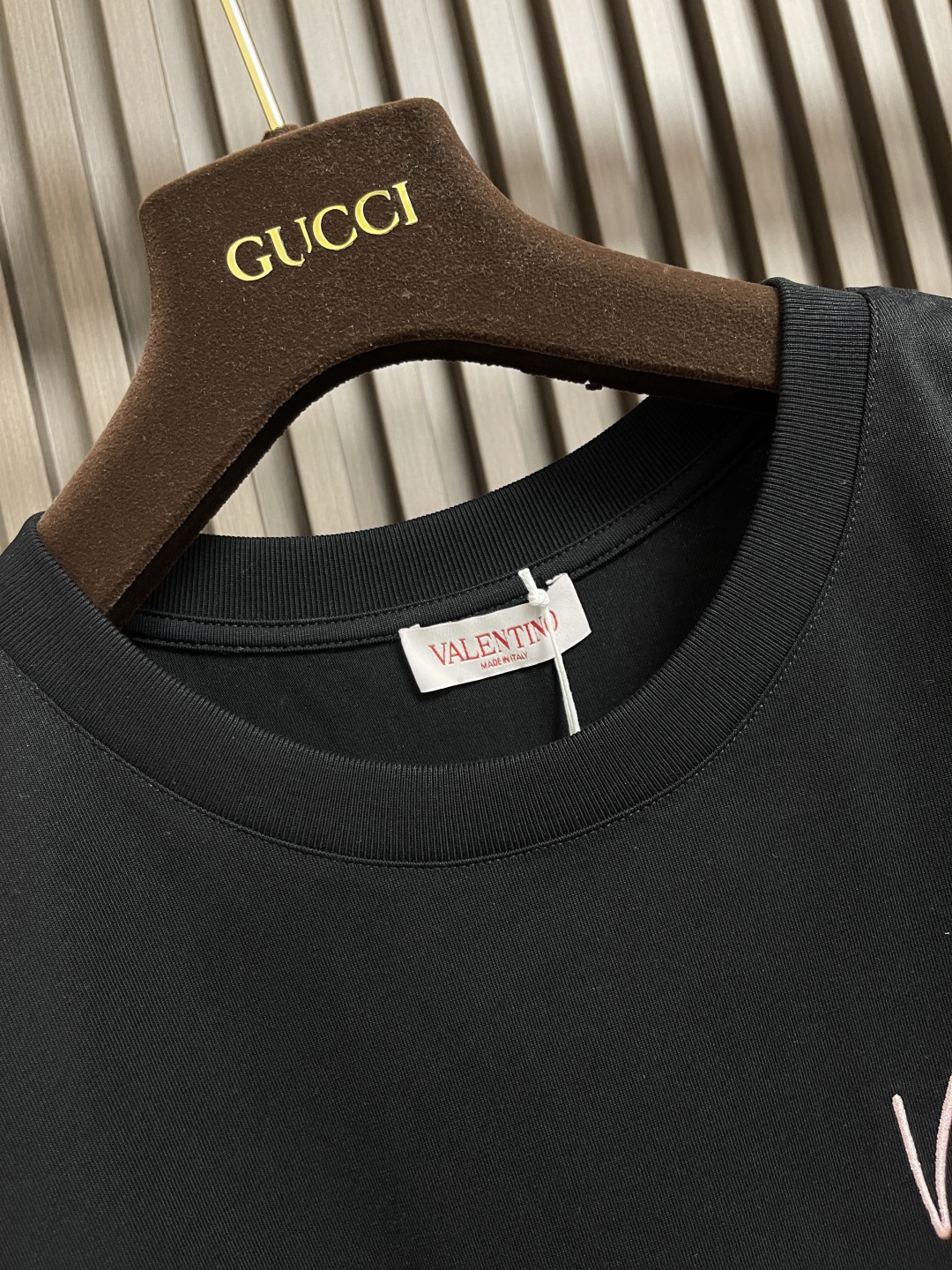 🛒🛒valentino 华伦天奴2025SS早春新款短袖圆领T恤，380高克重圆领设计经典简约，短袖剪裁