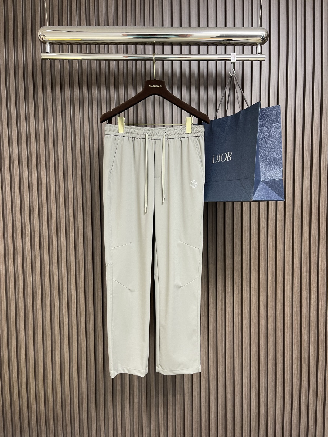🛒🛒Moncler 2025SS春夏新品直筒休闲裤，面料无敌，型款设计都无可挑剔的百搭款卫裤，户外运动都