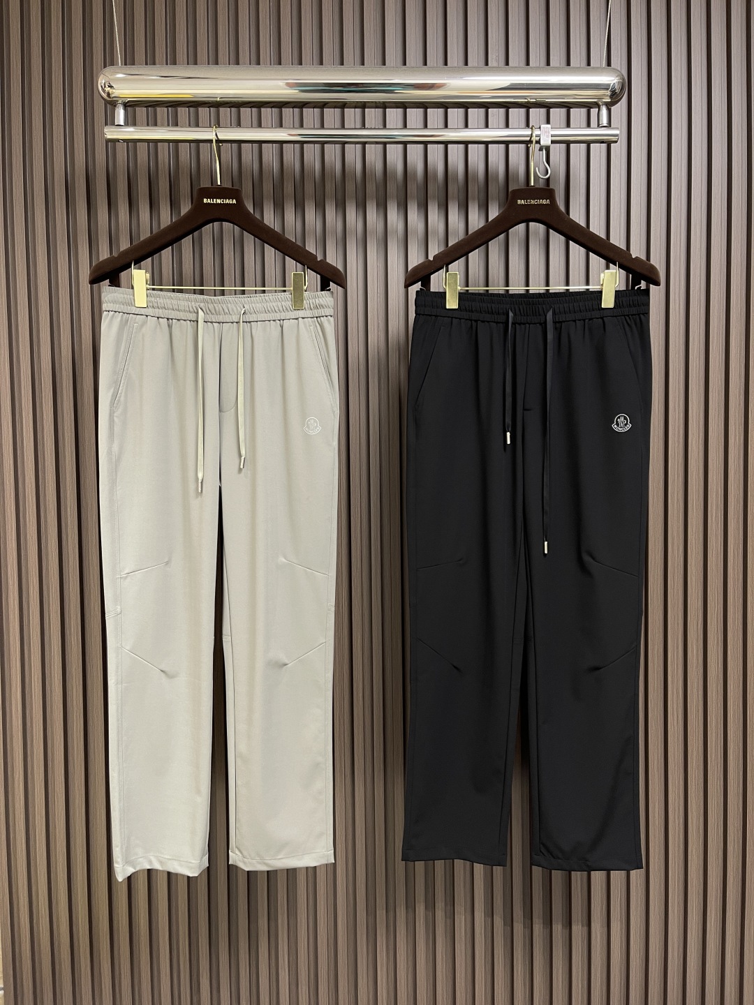 🛒🛒Moncler 2025SS春夏新品直筒休闲裤，面料无敌，型款设计都无可挑剔的百搭款卫裤，户外运动都