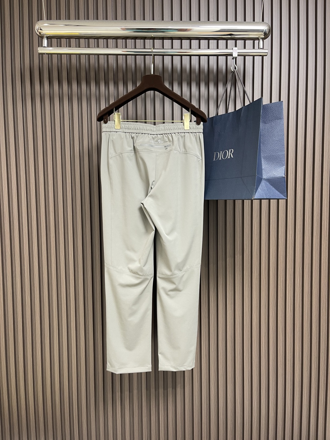 🛒🛒Moncler 2025SS春夏新品直筒休闲裤，面料无敌，型款设计都无可挑剔的百搭款卫裤，户外运动都