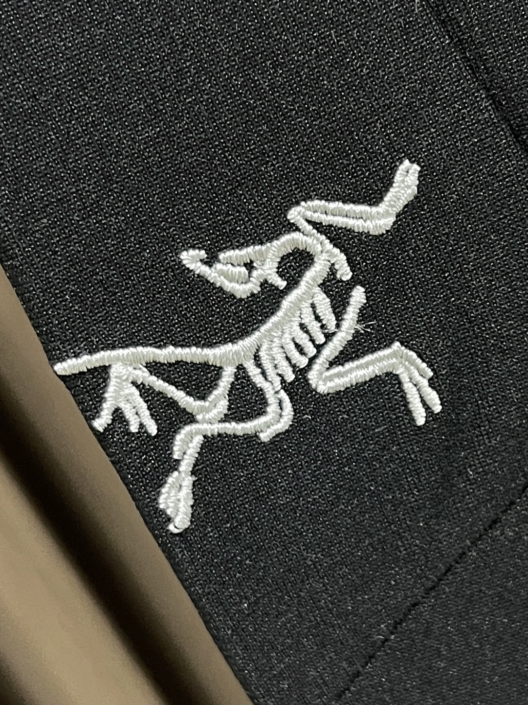 🛒🛒arcteryx 始祖鸟 2025ss早春新款休闲运动风格休闲裤，户外品牌可能大家第一想到的就是给人