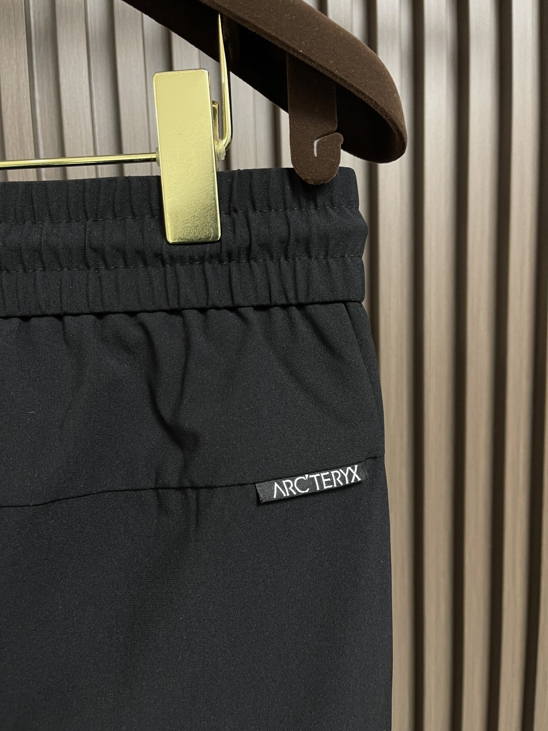 🛒🛒arcteryx 始祖鸟 2025ss早春新款休闲运动风格休闲裤，户外品牌可能大家第一想到的就是给人