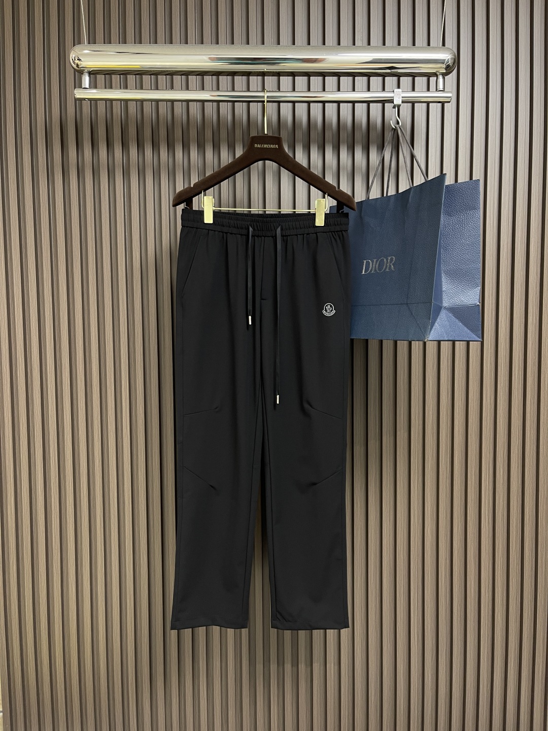 🛒🛒Moncler 2025SS春夏新品直筒休闲裤，面料无敌，型款设计都无可挑剔的百搭款卫裤，户外运动都