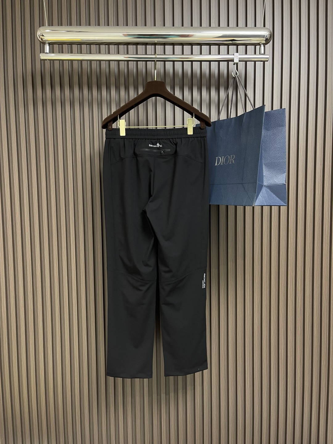 🛒🛒Moncler 2025SS春夏新品直筒休闲裤，面料无敌，型款设计都无可挑剔的百搭款卫裤，户外运动都