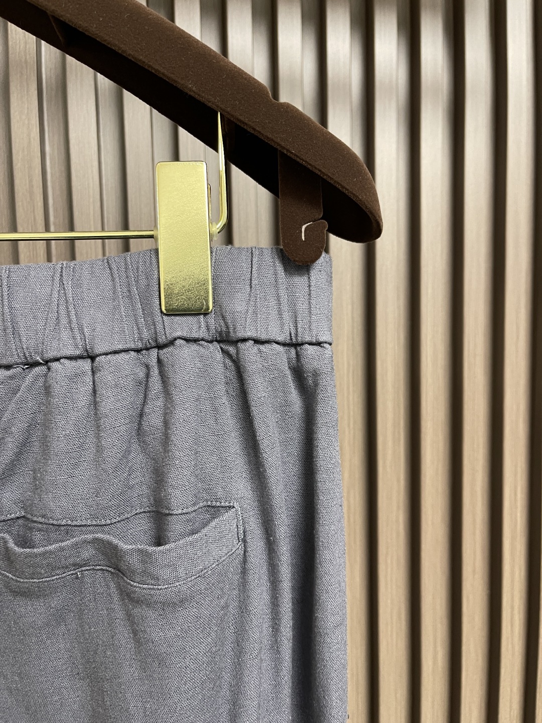 🛒🛒loroPiana lp。男士亚麻天丝休闲裤，休闲裤作为随时随地男人都能穿搭的时尚单品，简洁的设计配