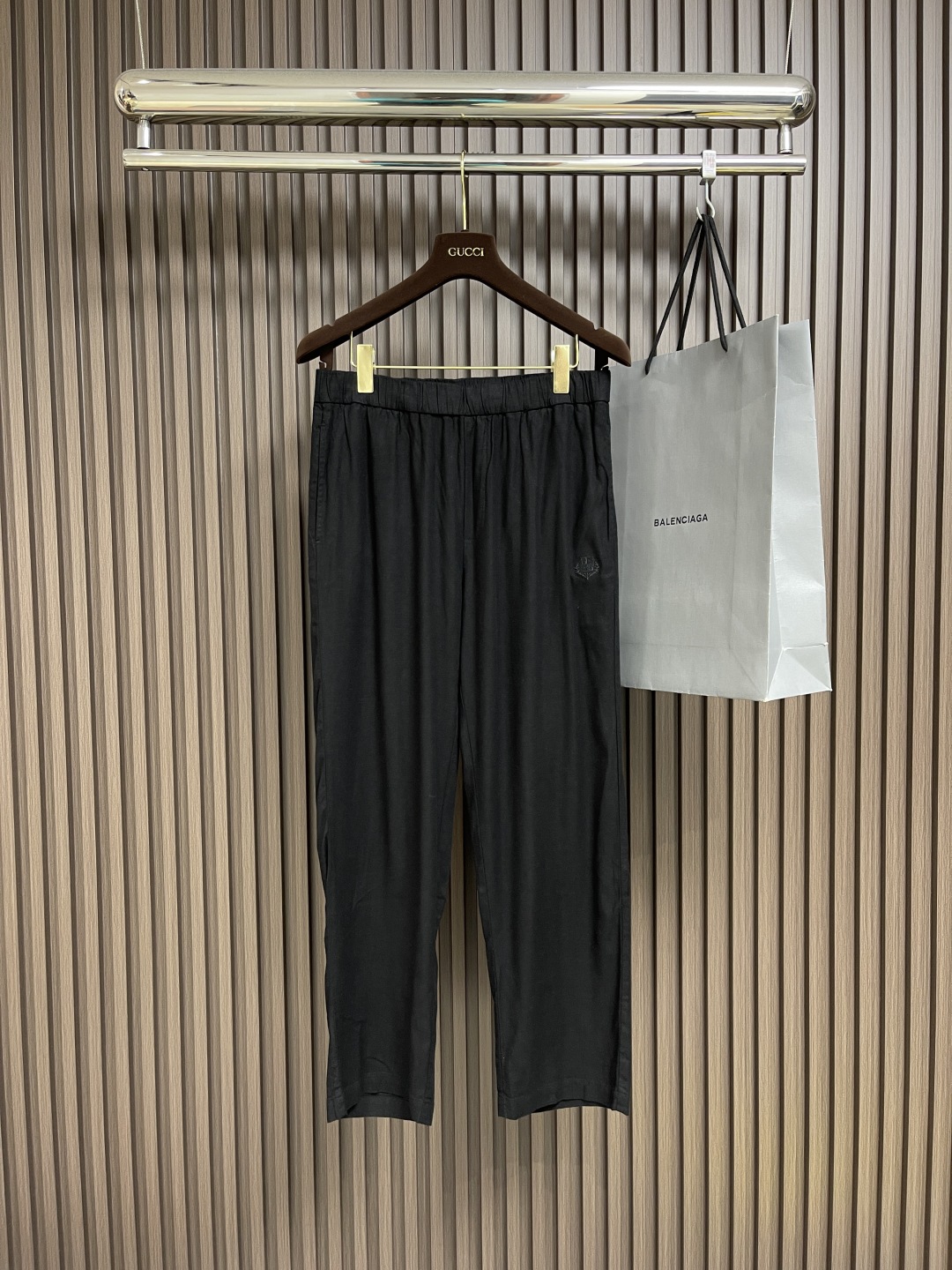 🛒🛒loroPiana lp。男士亚麻天丝休闲裤，休闲裤作为随时随地男人都能穿搭的时尚单品，简洁的设计配