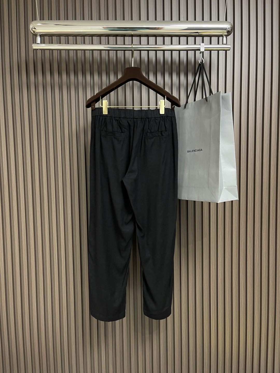 🛒🛒loroPiana lp。男士亚麻天丝休闲裤，休闲裤作为随时随地男人都能穿搭的时尚单品，简洁的设计配