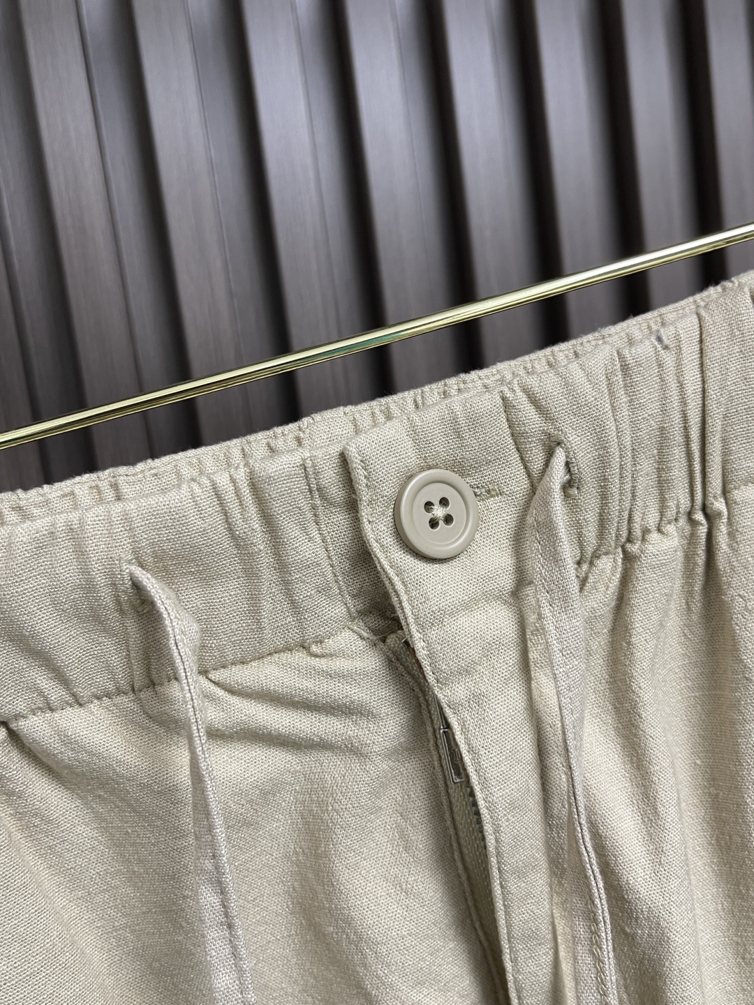 🛒🛒loro Piana 2025SS早春新款休闲短裤！定制棉麻面料透气舒适度高，细节无可挑剔，品牌元素