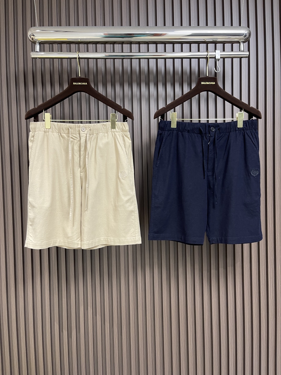 🛒🛒loro Piana 2025SS早春新款休闲短裤！定制棉麻面料透气舒适度高，细节无可挑剔，品牌元素
