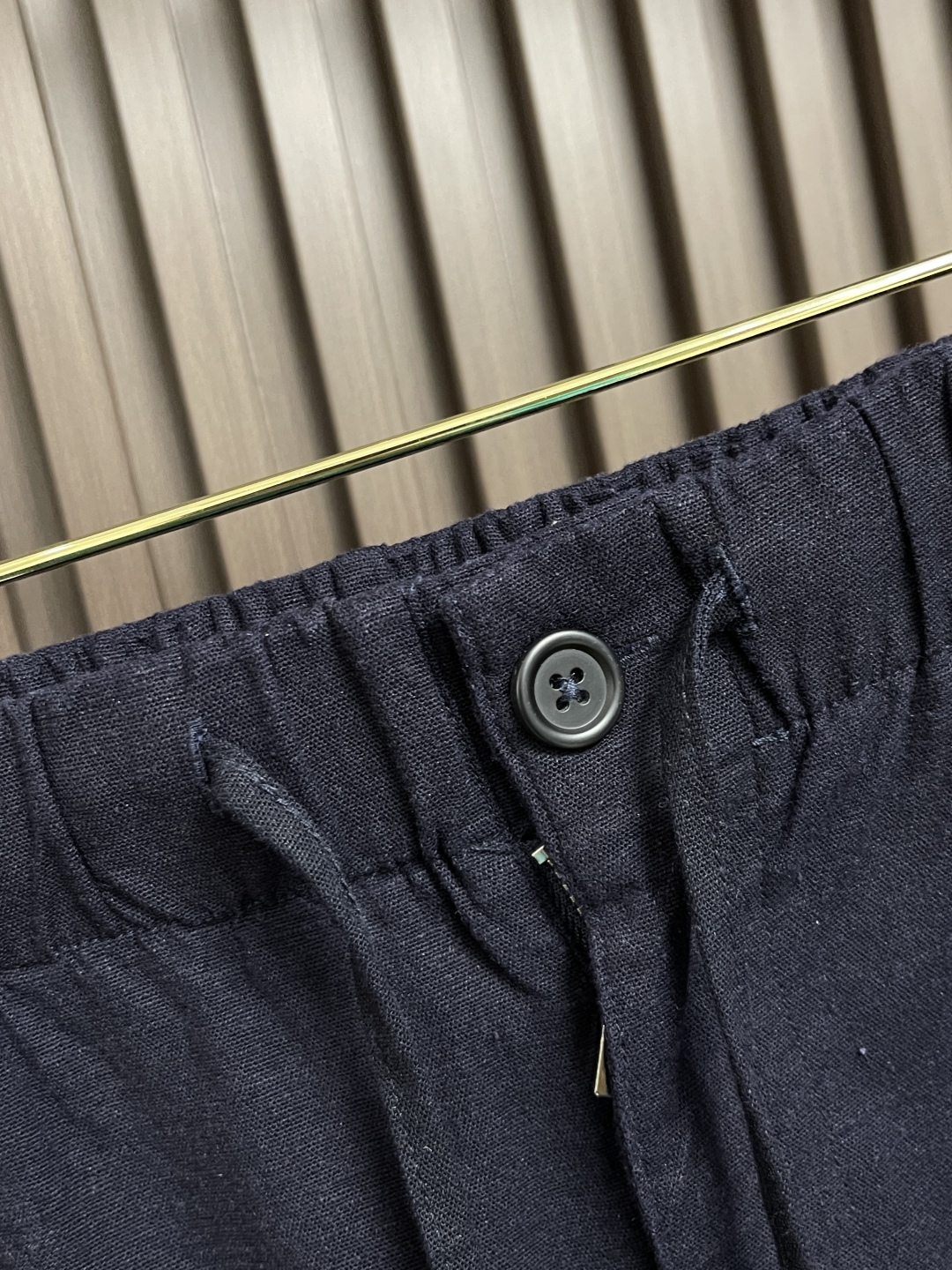 🛒🛒loro Piana 2025SS早春新款休闲短裤！定制棉麻面料透气舒适度高，细节无可挑剔，品牌元素