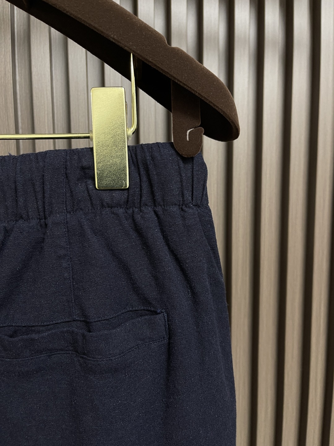 🛒🛒loro Piana 2025SS早春新款休闲短裤！定制棉麻面料透气舒适度高，细节无可挑剔，品牌元素