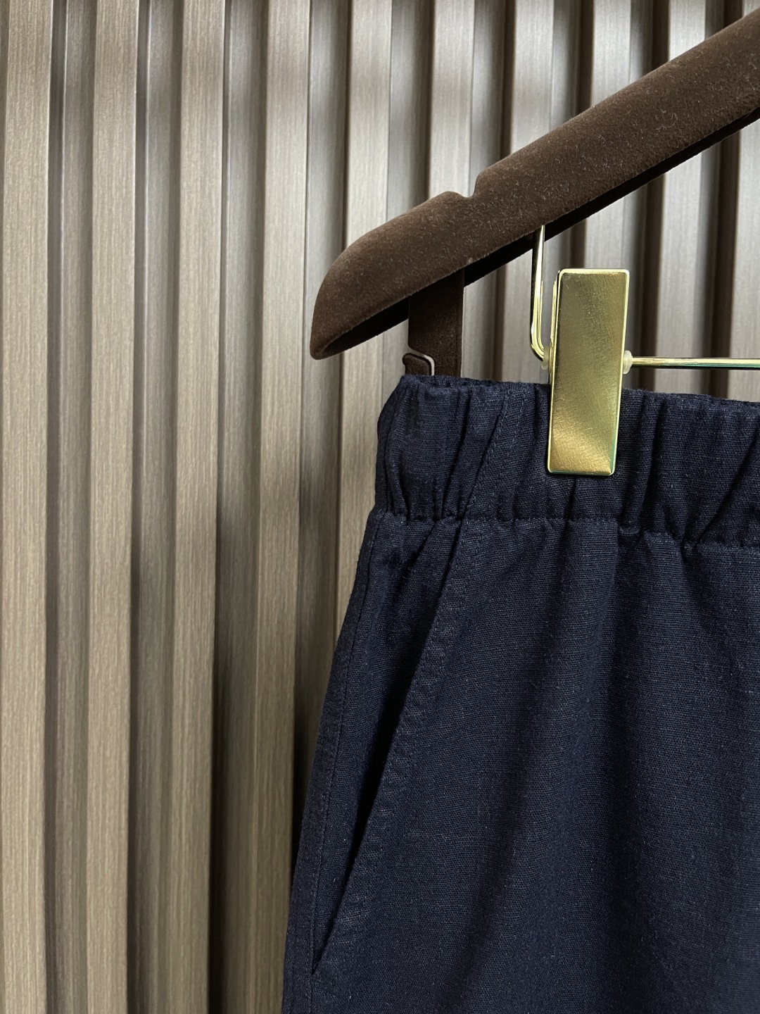 🛒🛒loro Piana 2025SS早春新款休闲短裤！定制棉麻面料透气舒适度高，细节无可挑剔，品牌元素