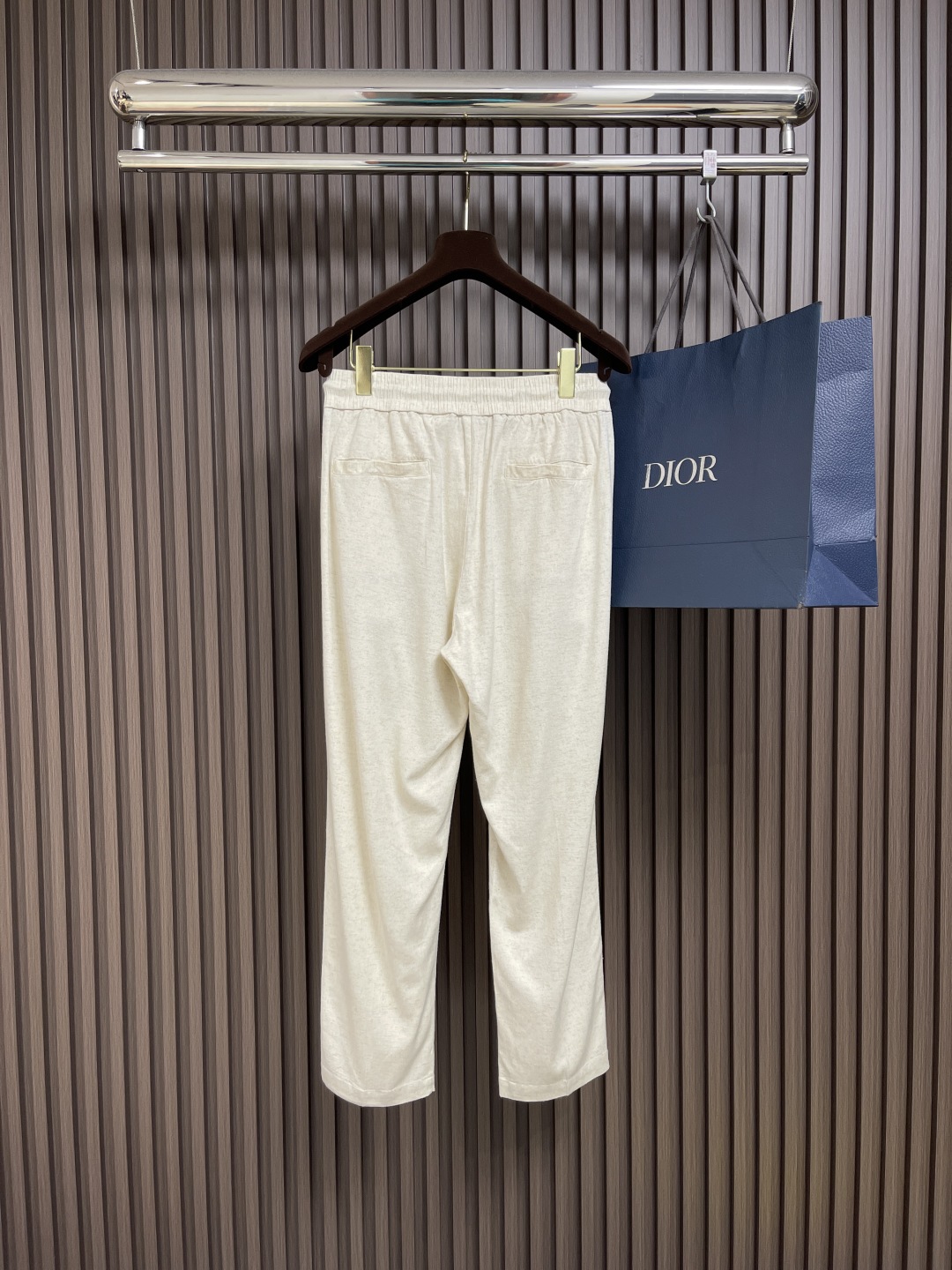 🛒🛒BC 2025s春夏新款轻薄天丝棉混纺抽绳休闲裤，男士刺绣徽标商务休闲直筒型休闲裤！选用客供定织定染