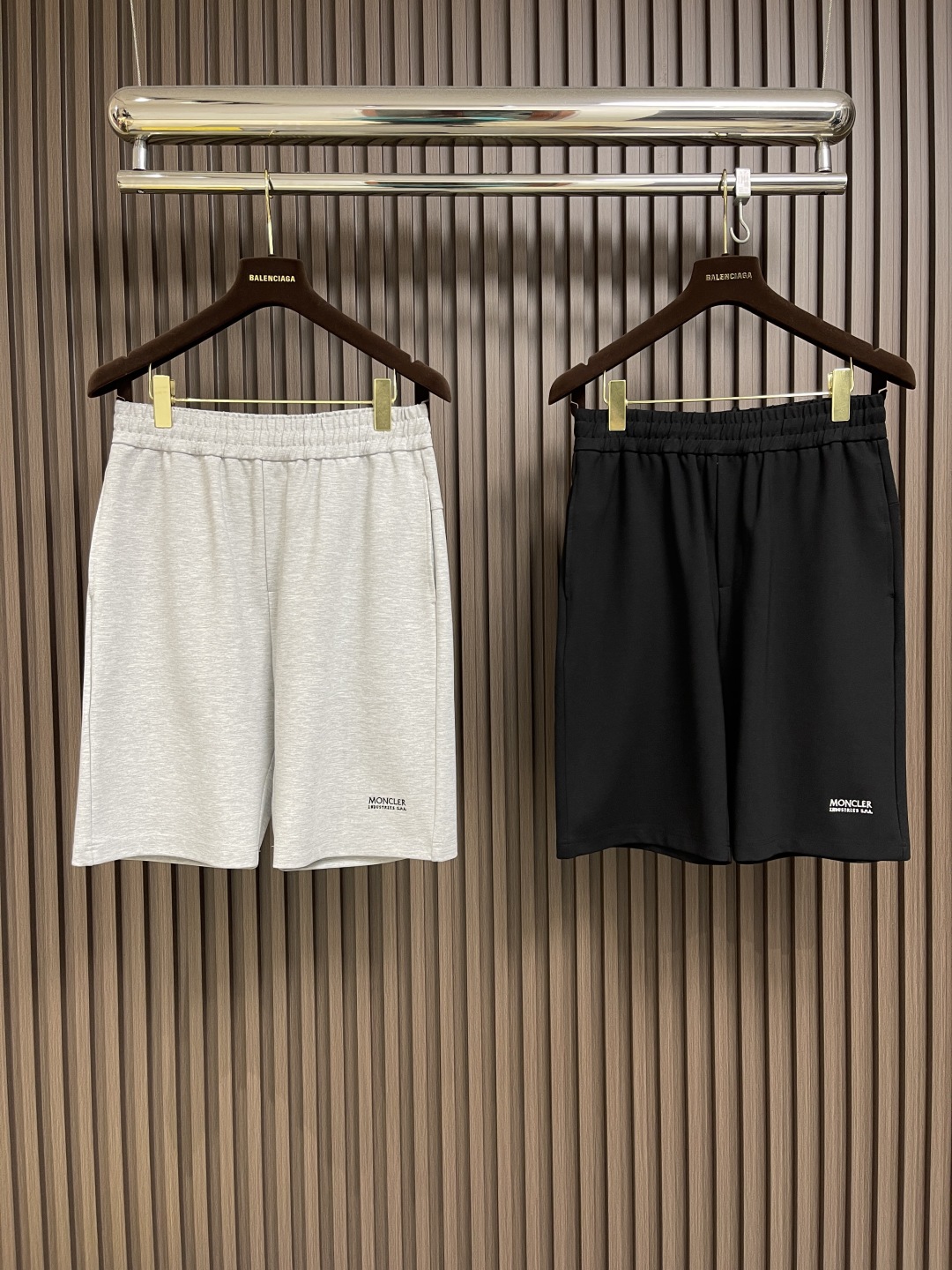 🛒🛒moncler 2025ss 夏季男士休闲五分短裤，抽绳松紧腰带，简约织带设计．定制舒适透气纯棉毛线